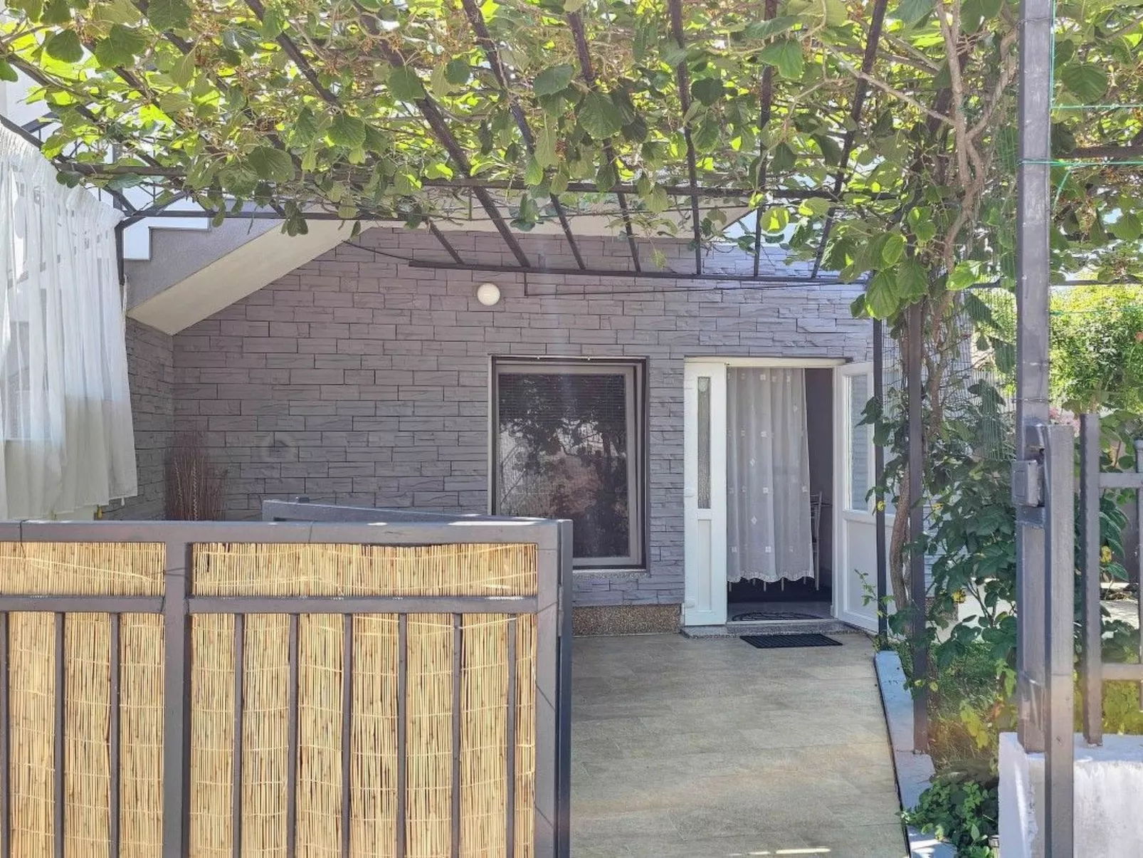 "Pintar 2" direkt am Strand - Buiten