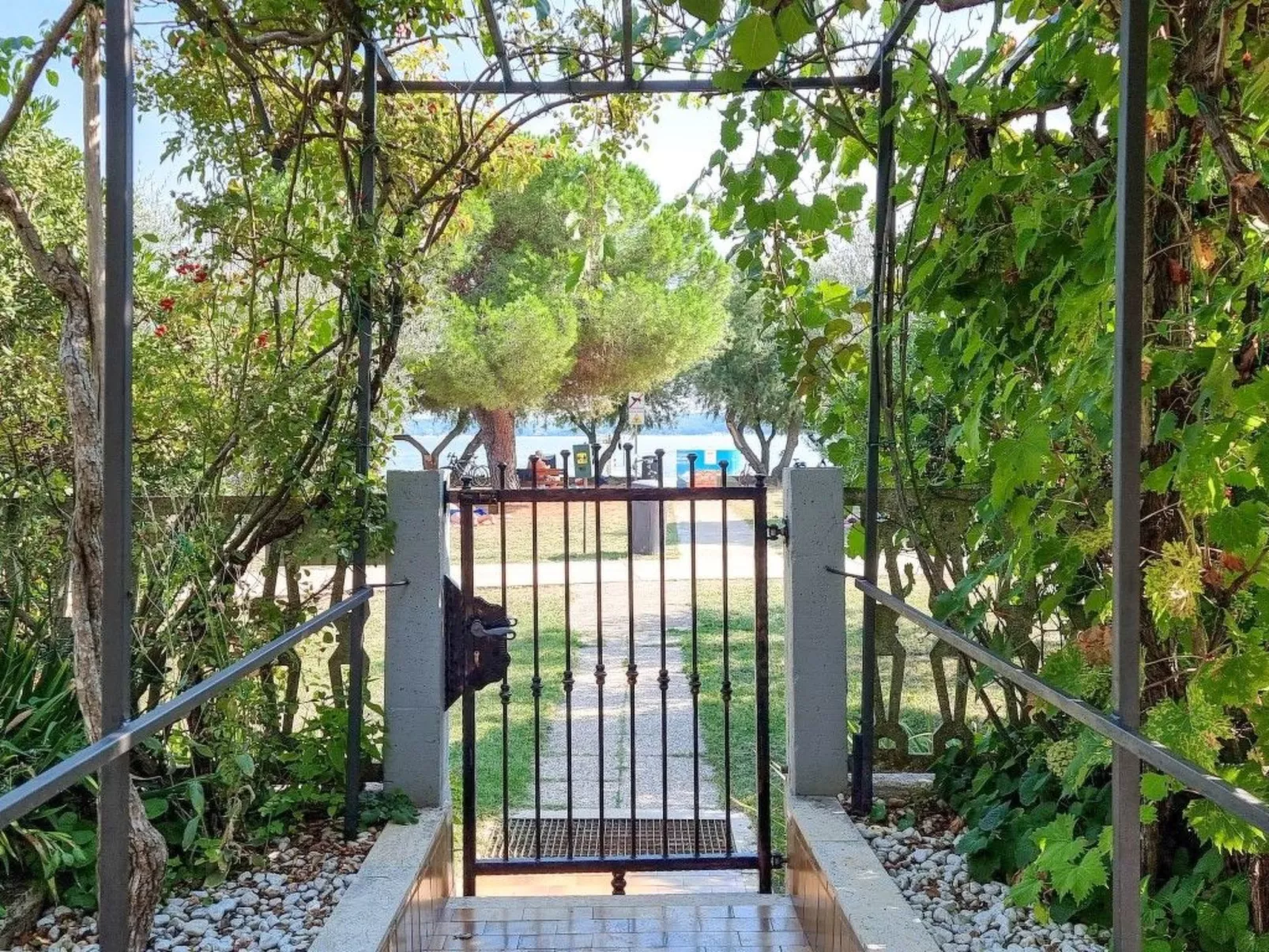 Für 5 Personen ca. 70 m&sup2; in Novigrad, Adriaküste Kroatien (Westküste von I - Buiten