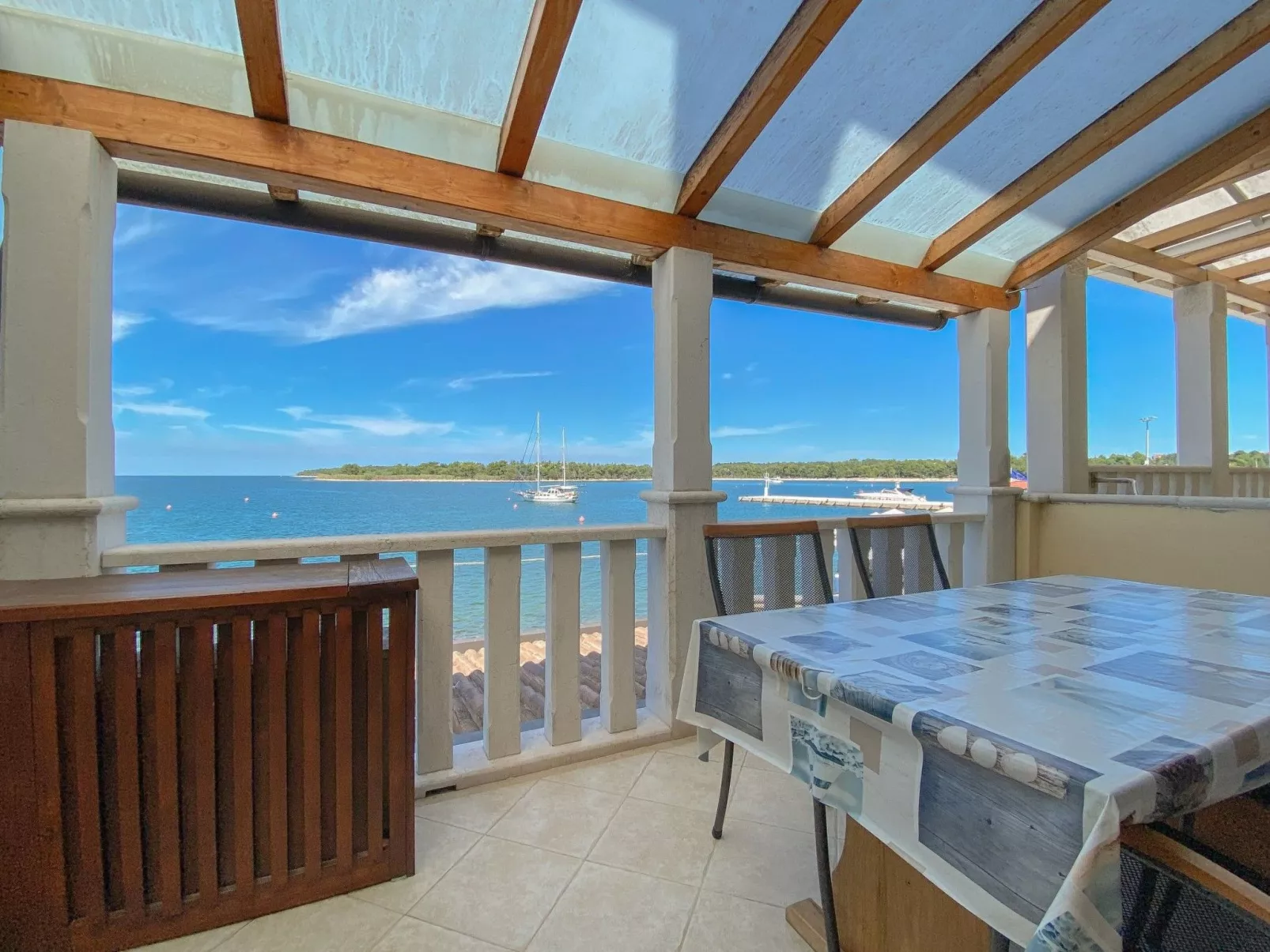 Für 4 Personen ca. 30 m&sup2; in Novigrad, Adriaküste Kroatien (Westküste von I - Buiten