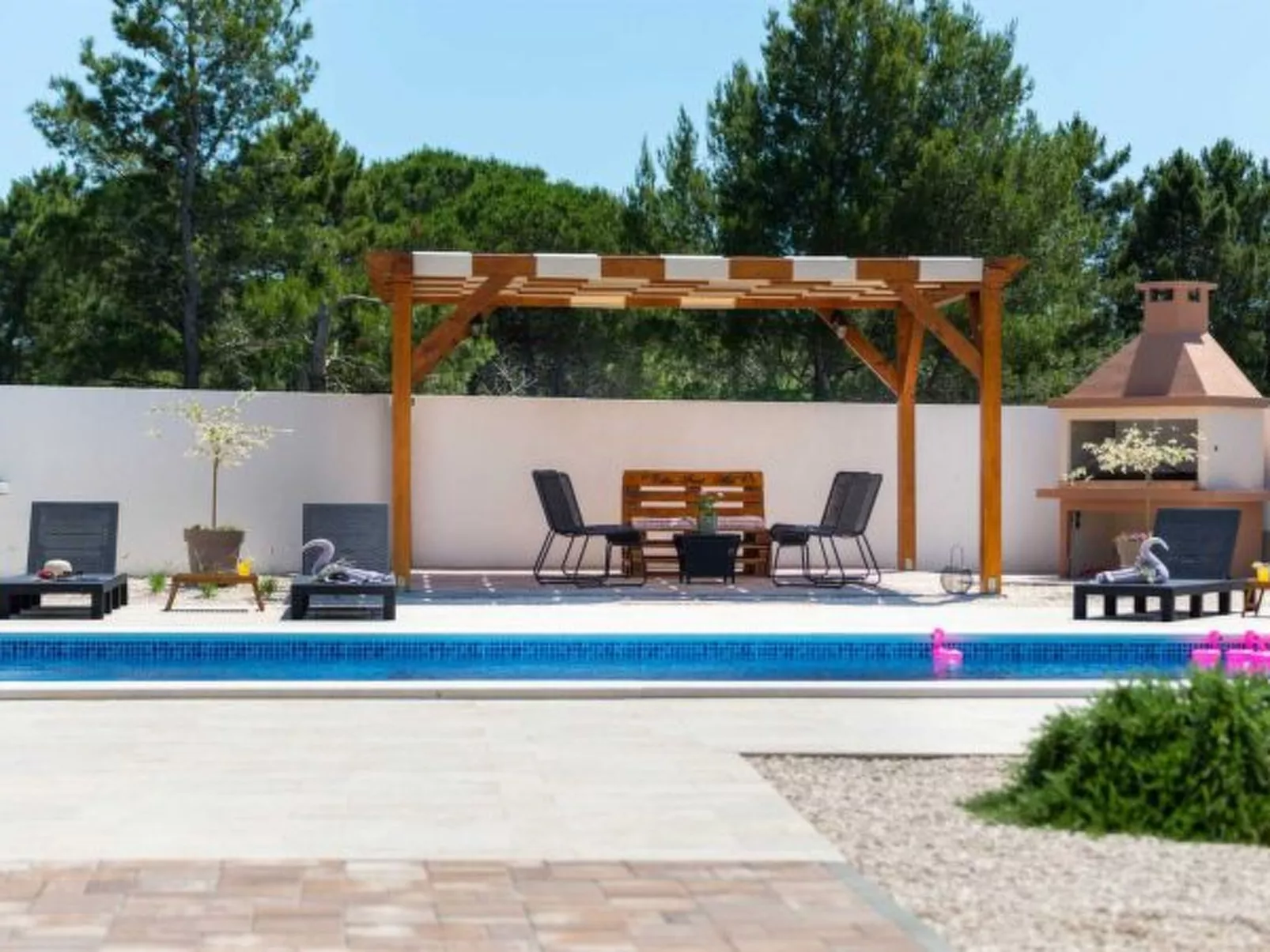 Villa First Hill with heated pool - Image-tags.info