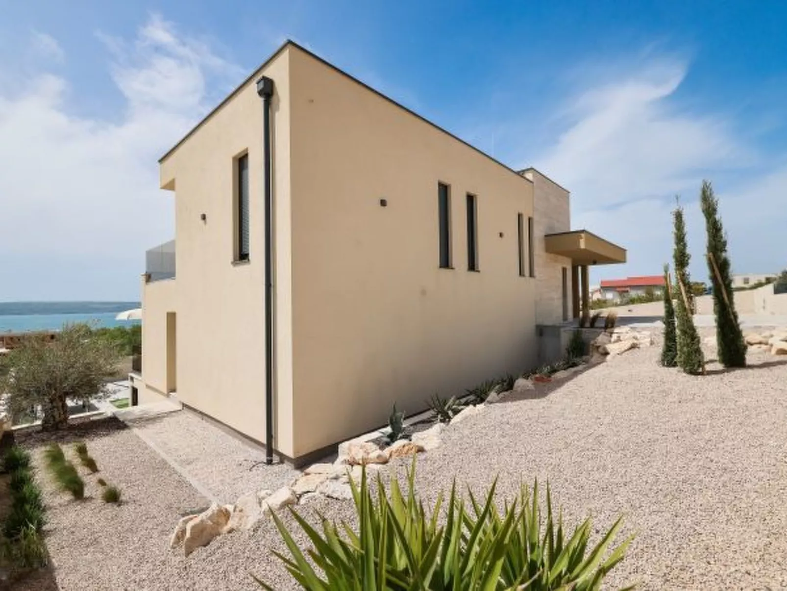 Villa Novue with pool - Image-tags.info