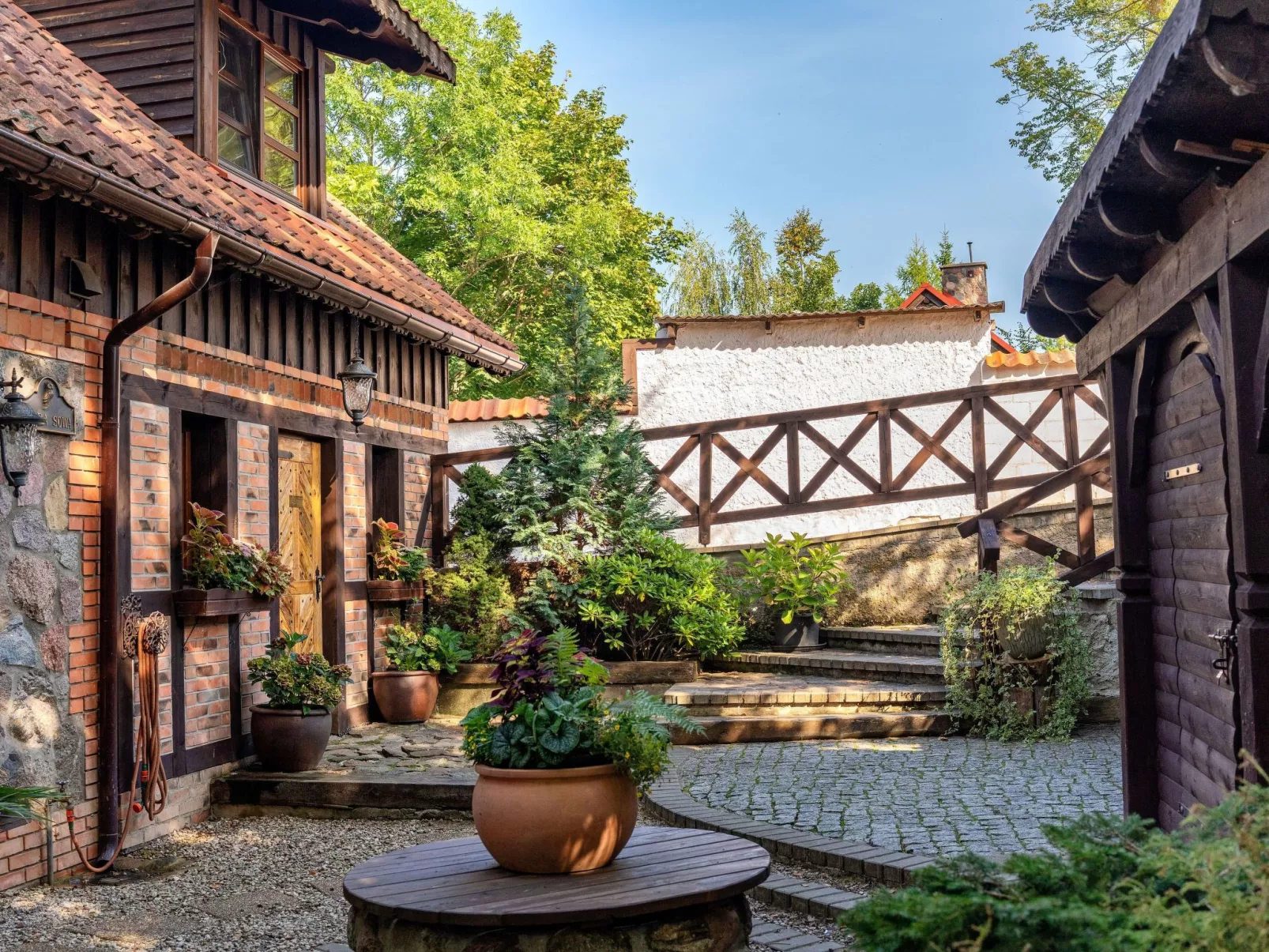 Zimmer mit Seeblick und Terrasse - Buiten