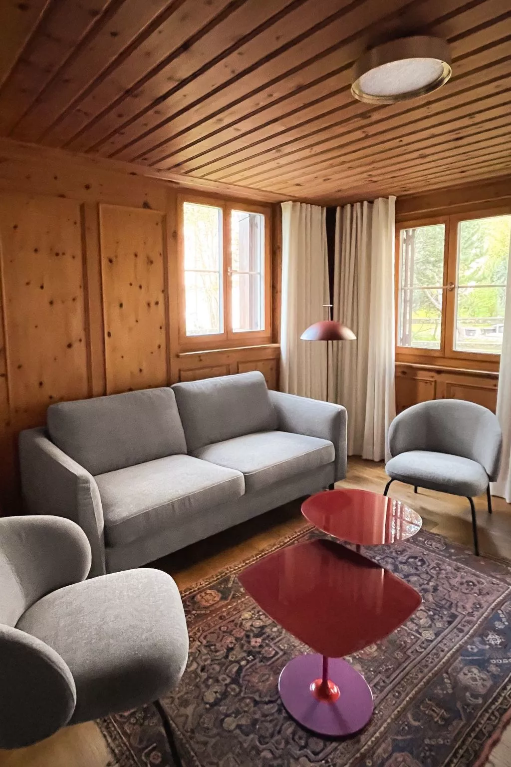 Curtin Duas - Binnen