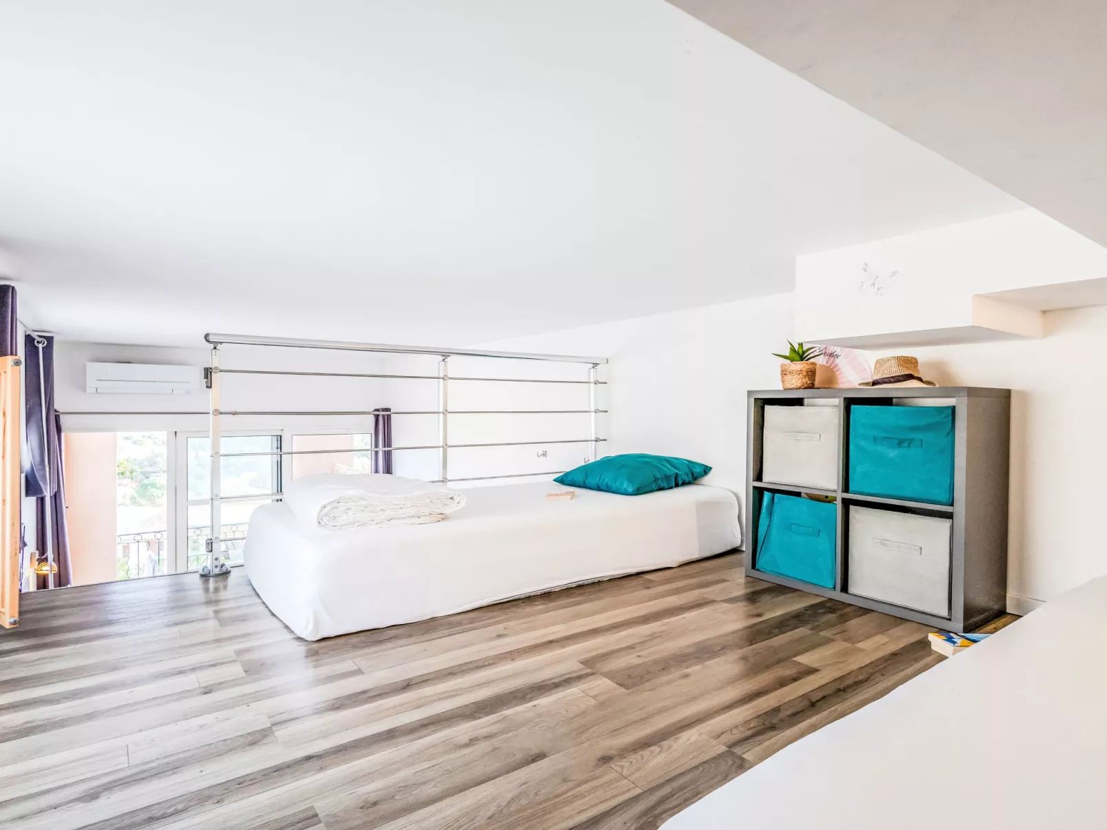 J6 174 L'Esquinade - Binnen