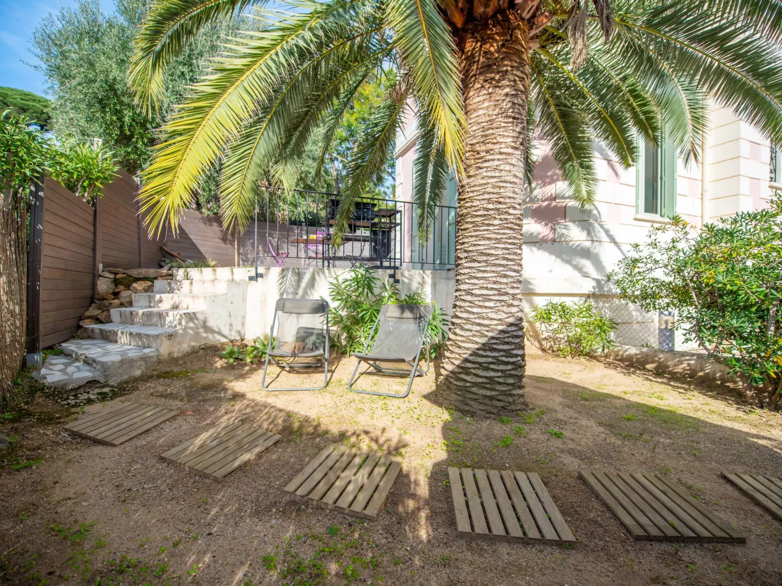 Castel Haussmann - Buiten