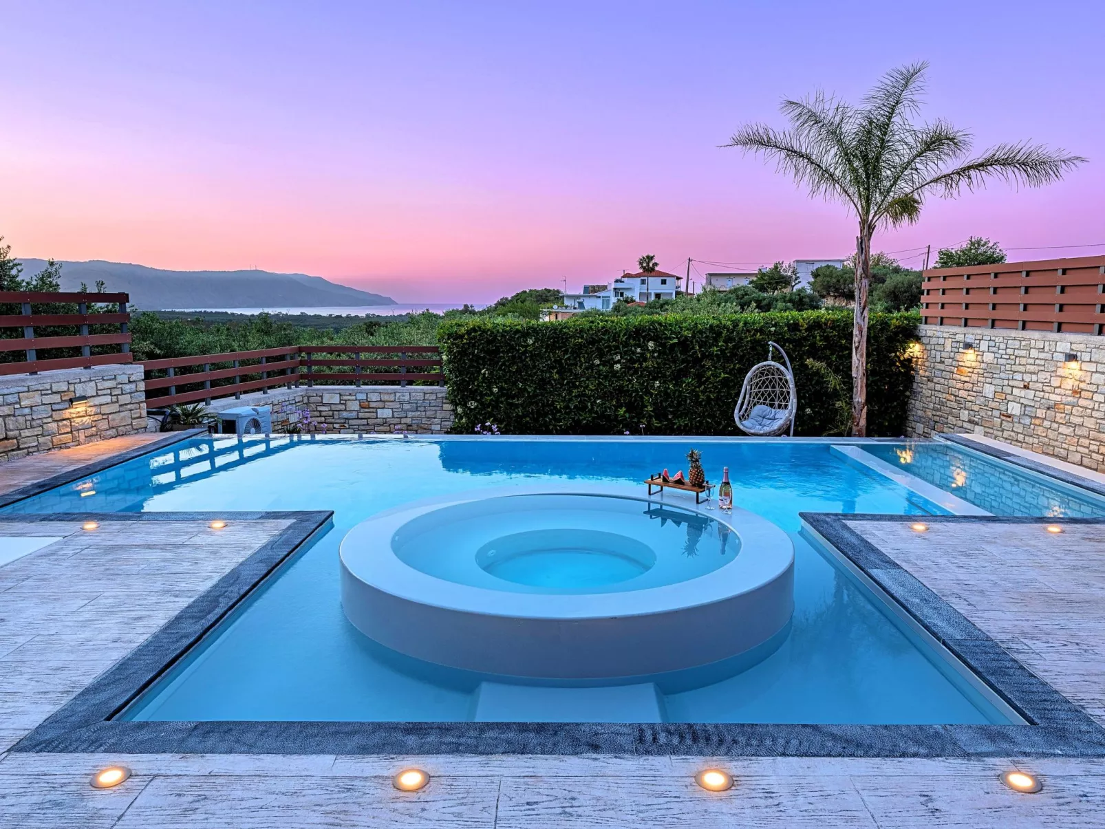 Villa "Minoas Grand" mit Blick auf das Wasser - Buiten