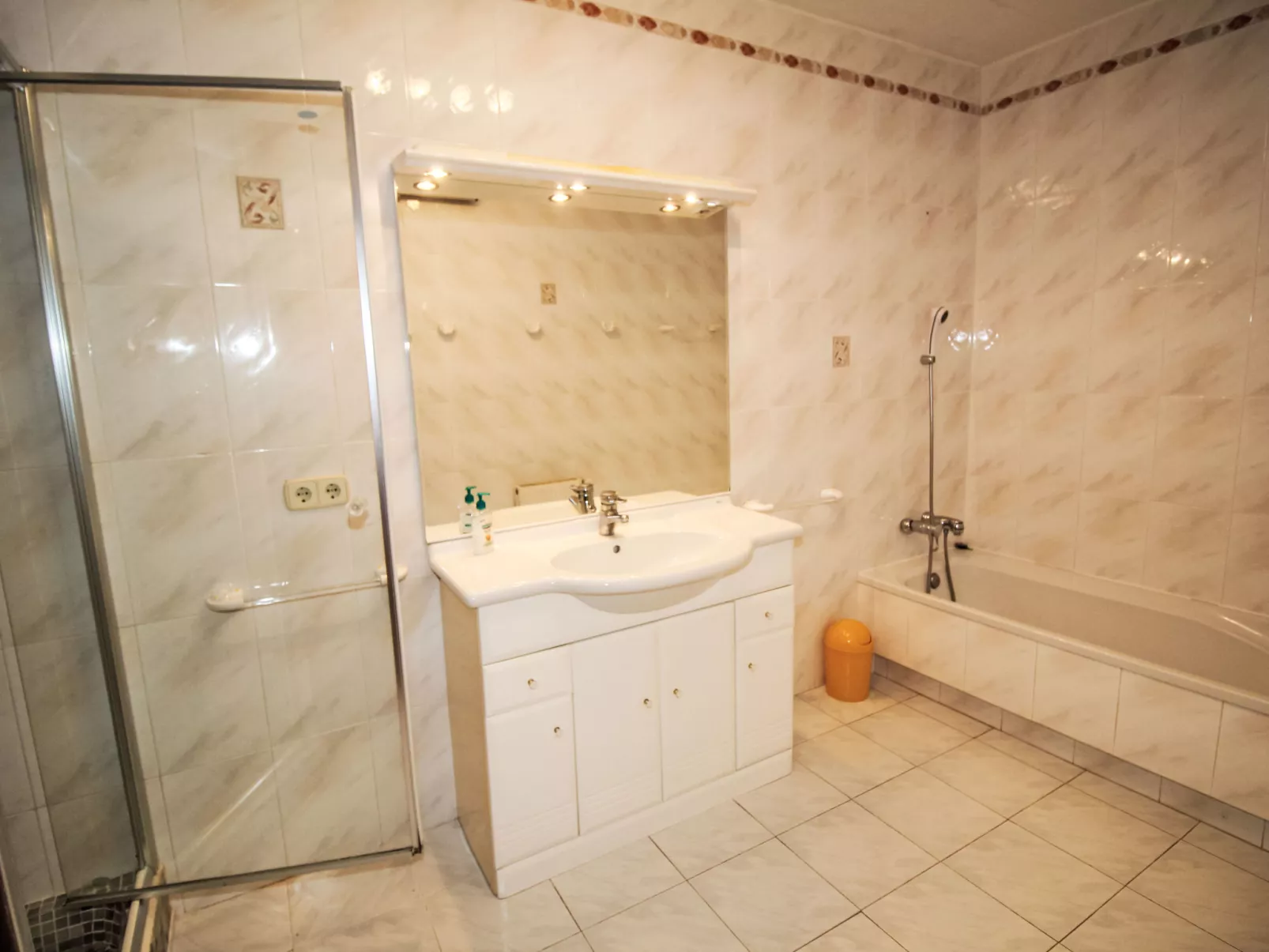 Roca Mas Mato - Binnen