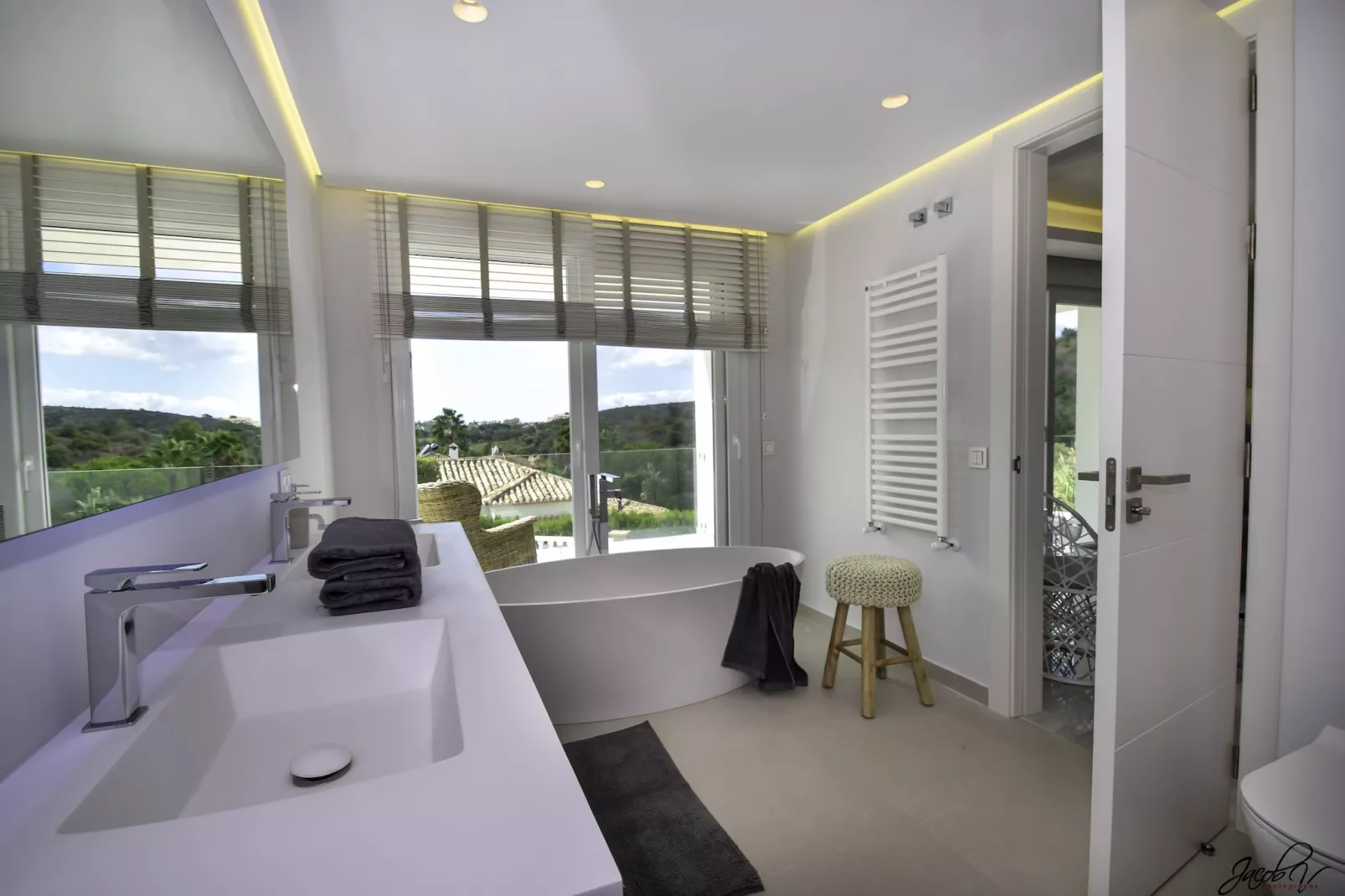 Tranquil Villa with Sea Views & Heated Pool! - Badkamer