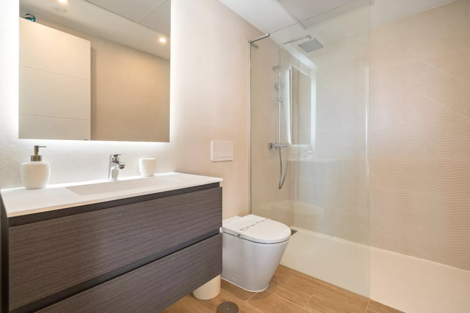 Stylish 2-bed Apartment ALCAZABA LAGOON (2011) - Badkamer