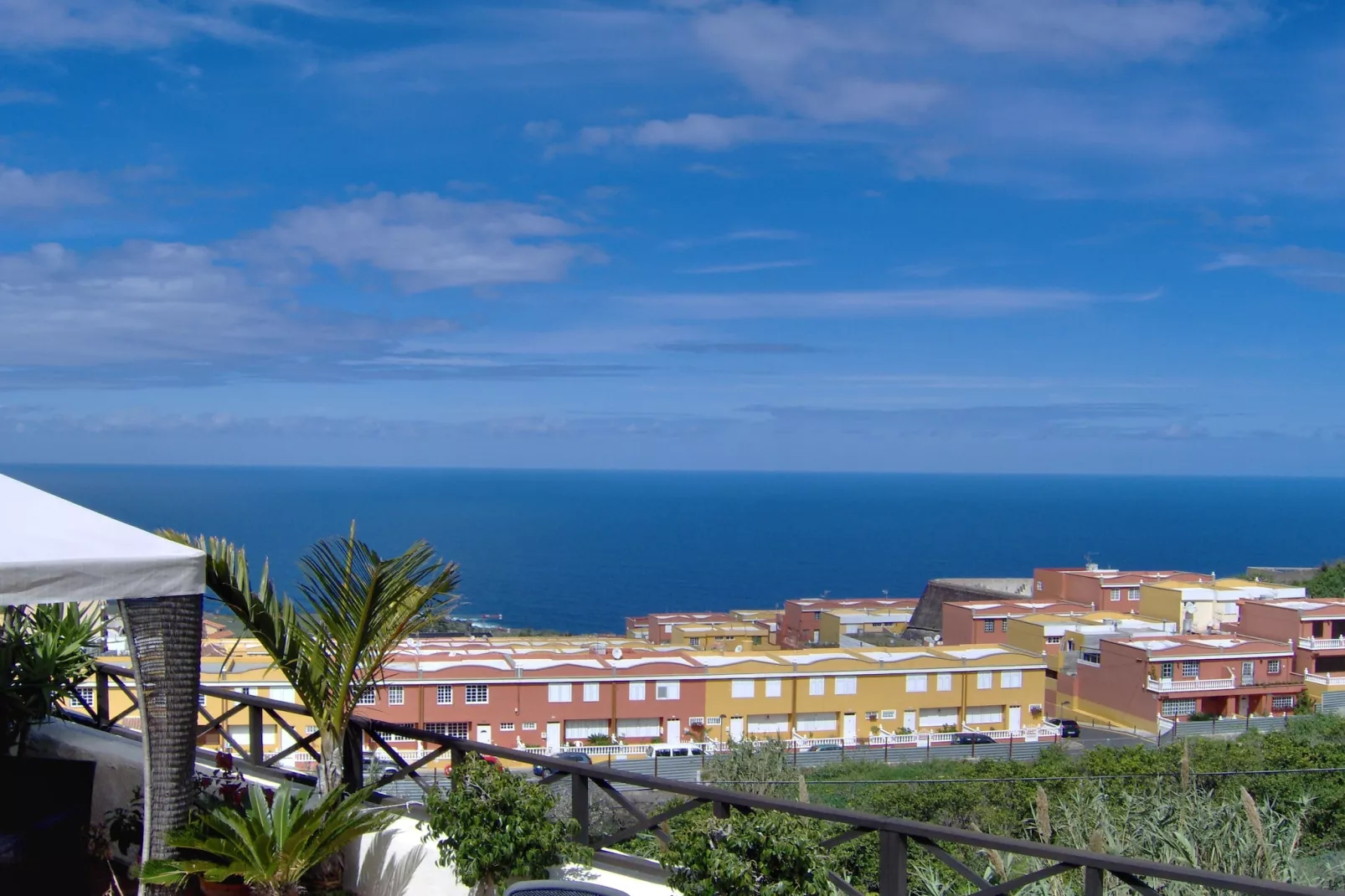 Apartamentos Monasterio de San Antonio 3 - Uitzicht zomer