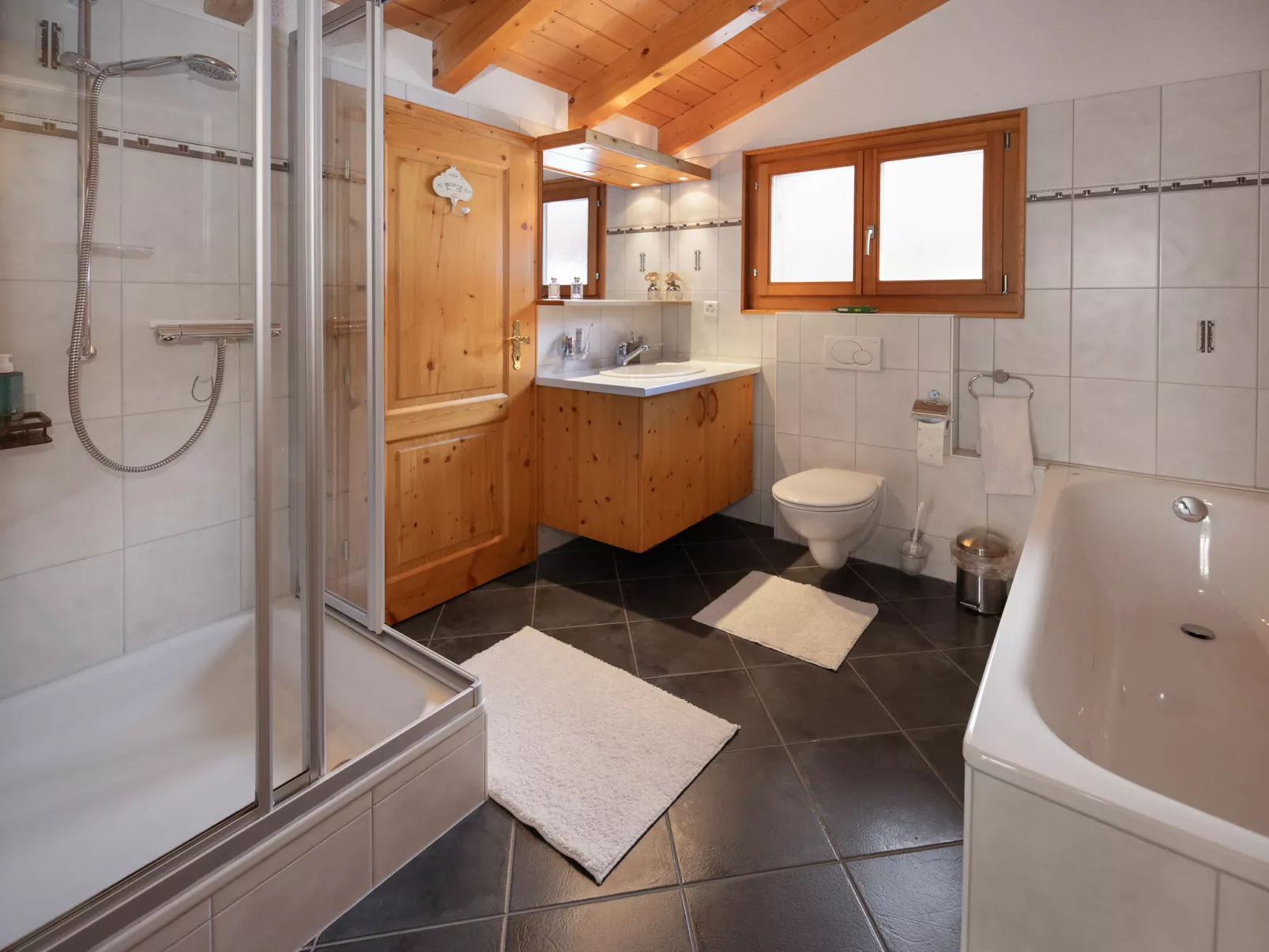 Ecureuil noir - Binnen