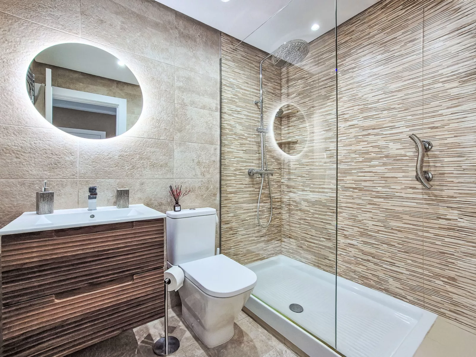 "Casa La Torre" mit Wallbox - Binnen