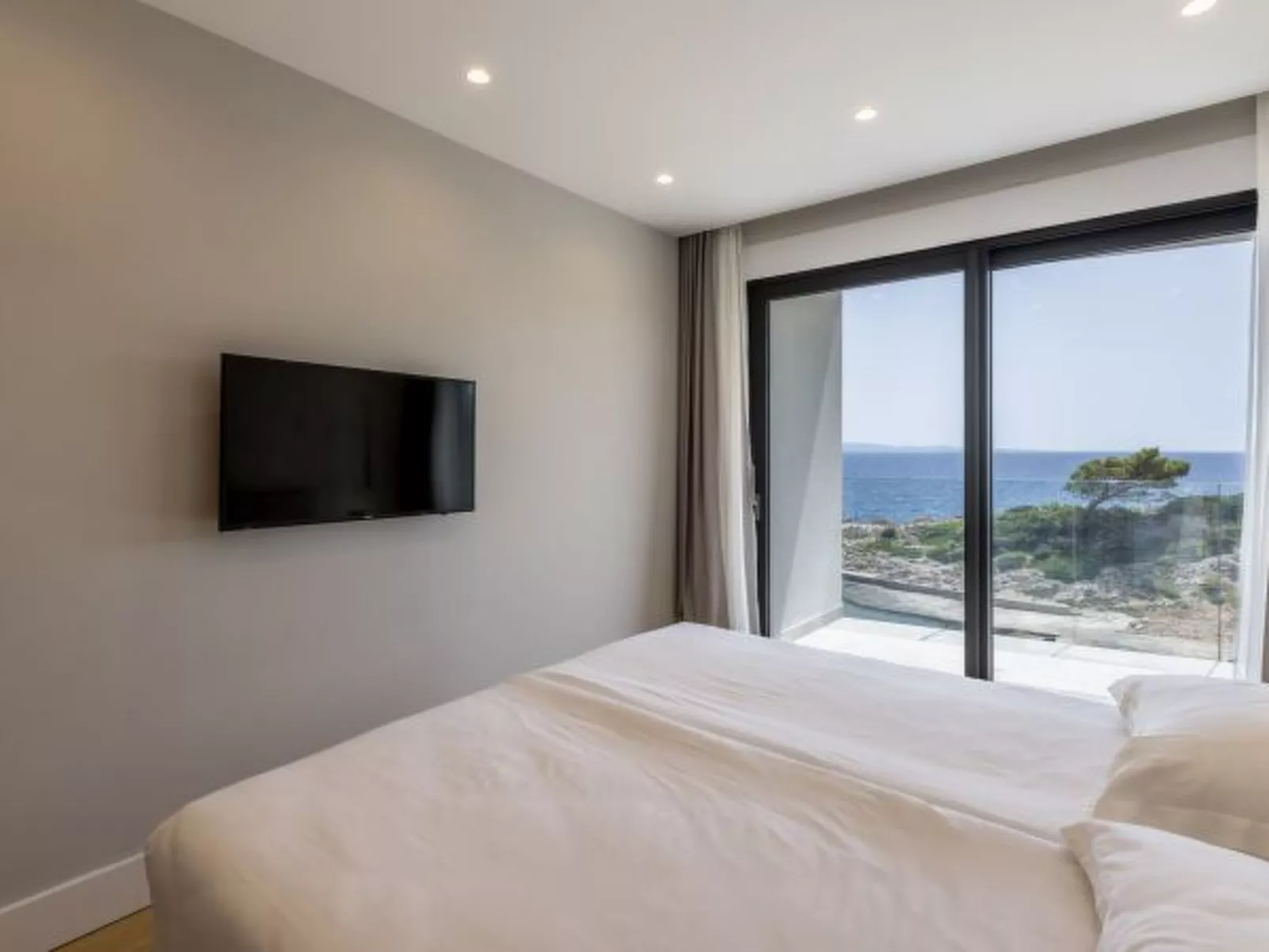 Beachfront villa Mare with seaview and pool - Binnen