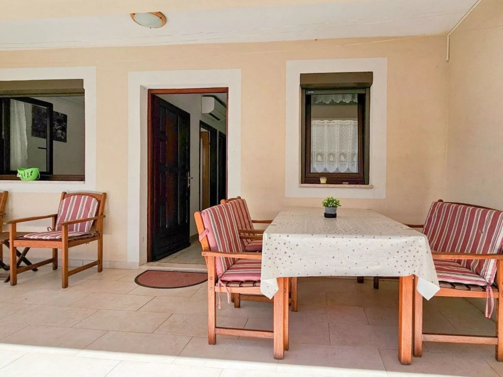 "Maja 3" mit Terrasse - Binnen