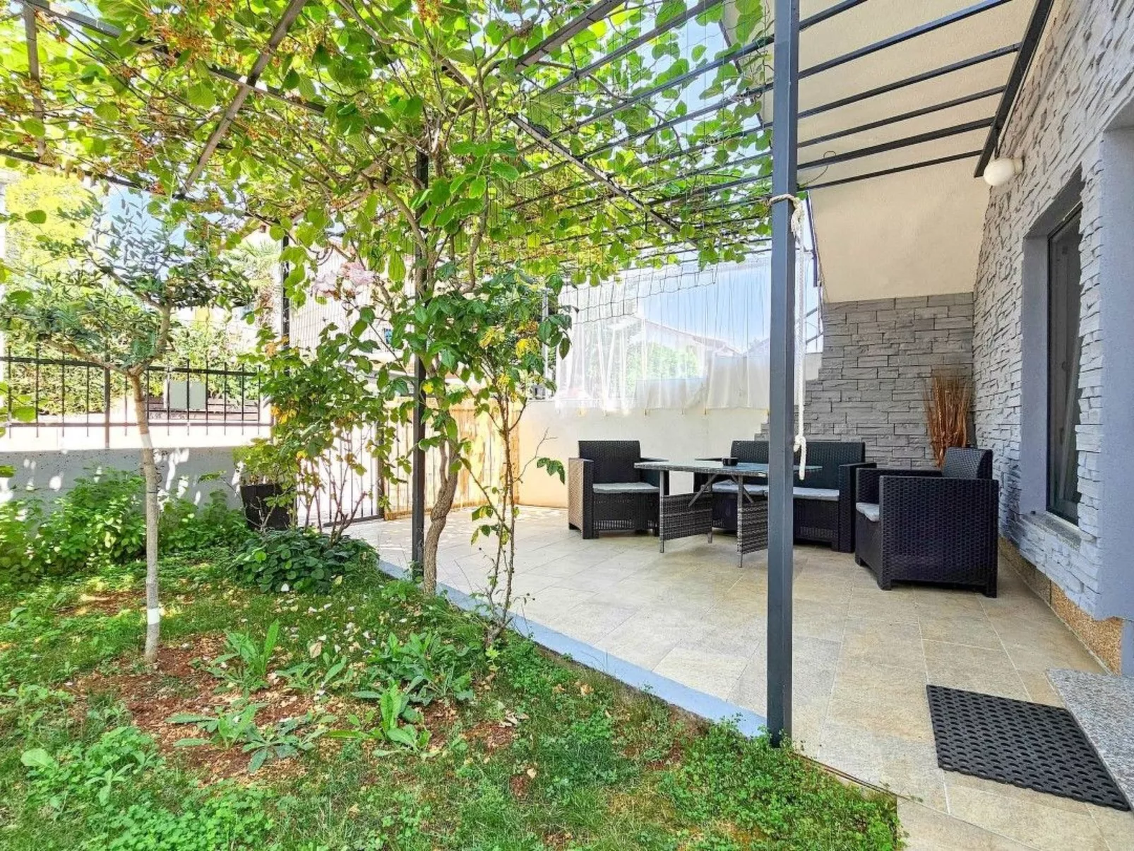 "Pintar 2" direkt am Strand - Binnen