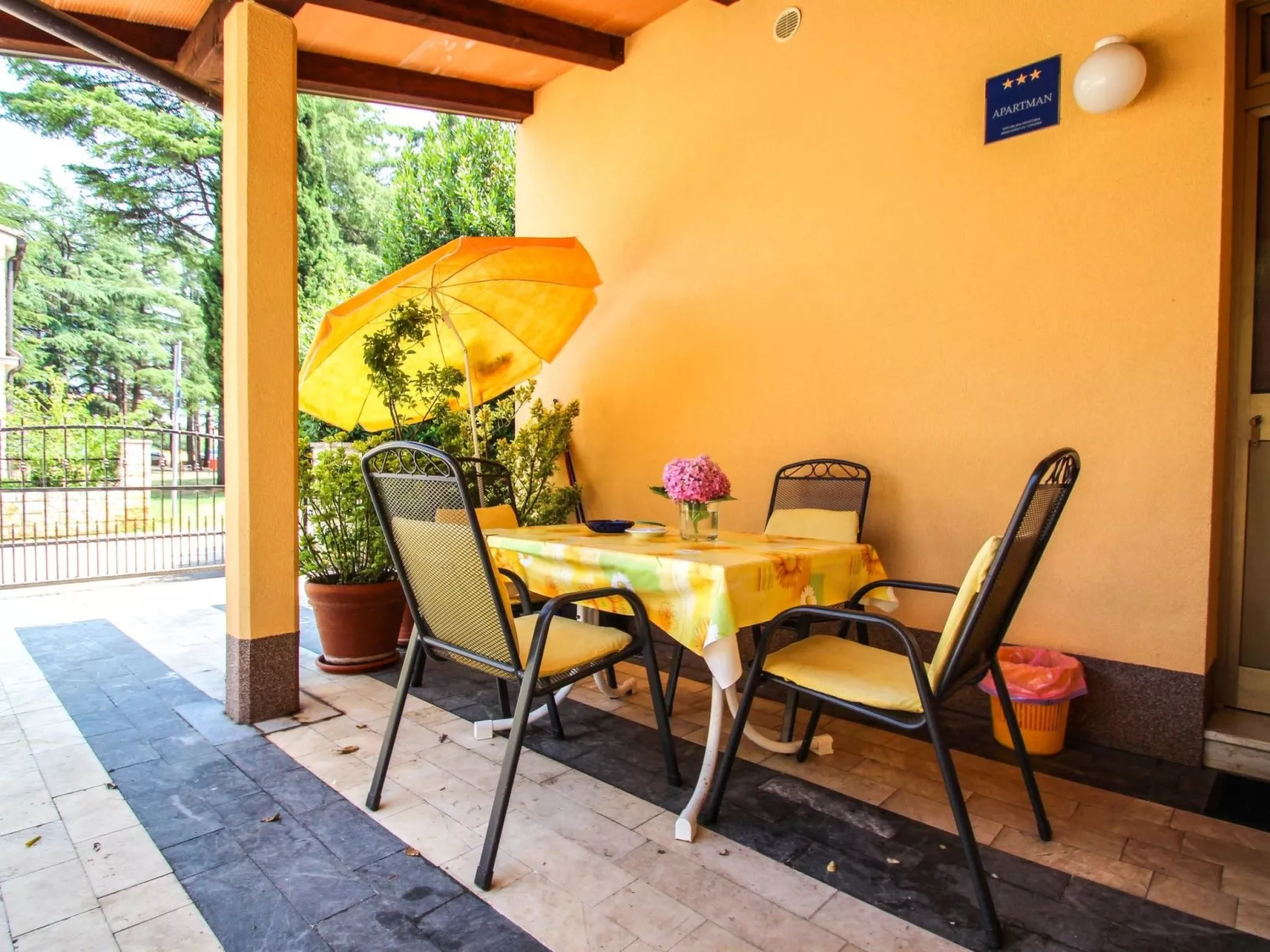 Erdgeschoss-Ferienwohnung Martinis 2 - Buiten