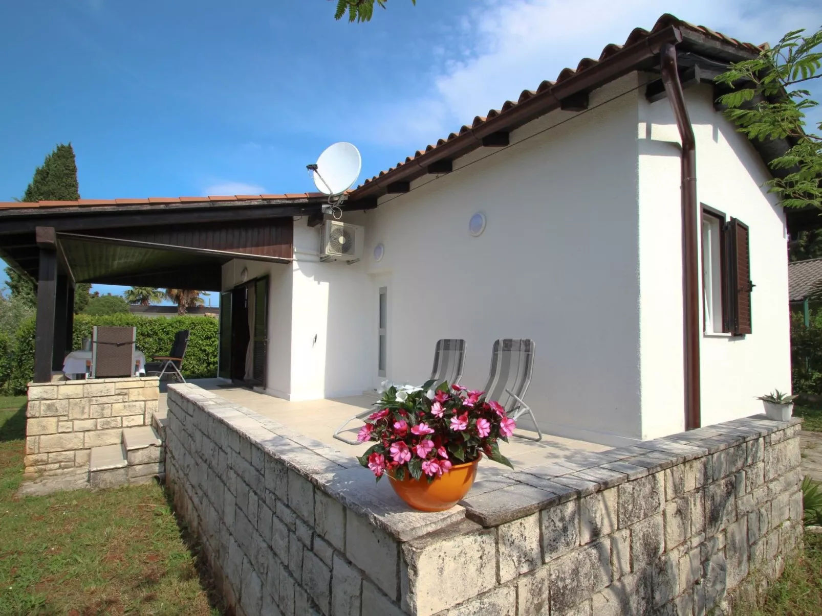 "Karpinjan" direkt am Strand - Buiten