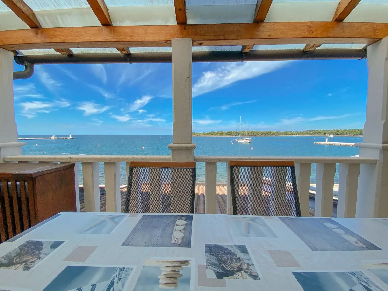 Für 4 Personen ca. 30 m&sup2; in Novigrad, Adriaküste Kroatien (Westküste von I - Buiten