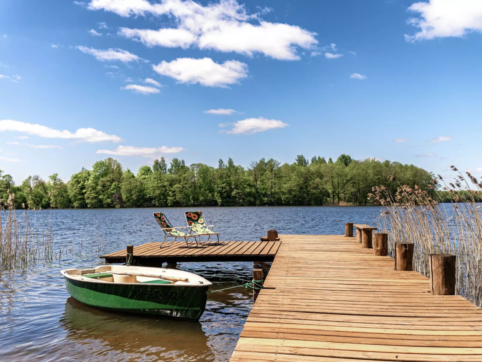 Zimmer mit Seeblick und Terrasse - Buiten