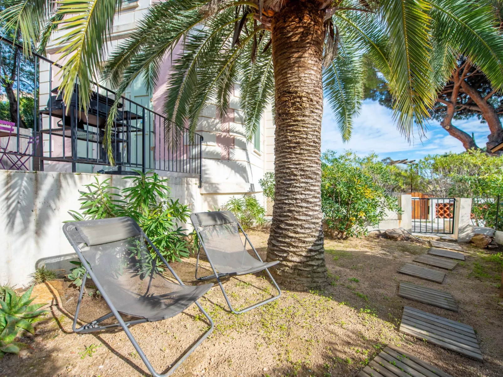 Castel Haussmann - Buiten