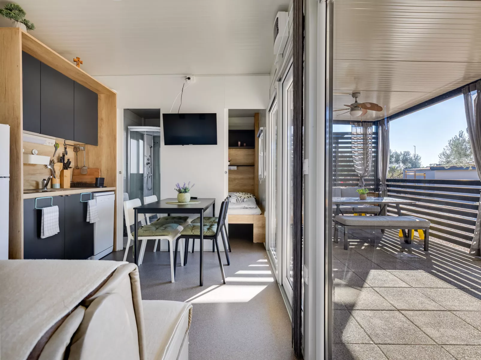 Maslina Delux - Binnen