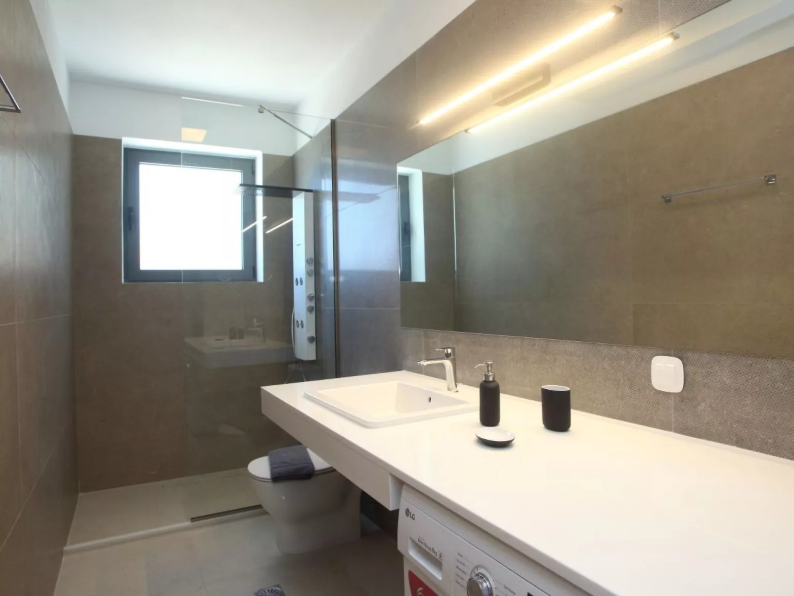 "Capro" mit Infinity-Pool - Image-tags.info