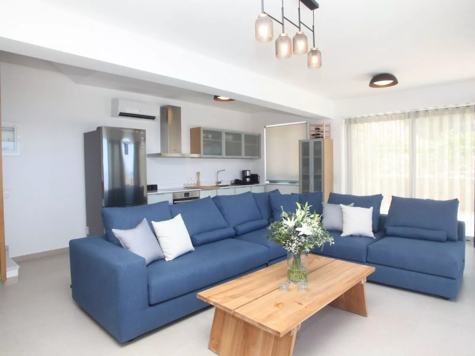 "Capro" mit Infinity-Pool - Binnen