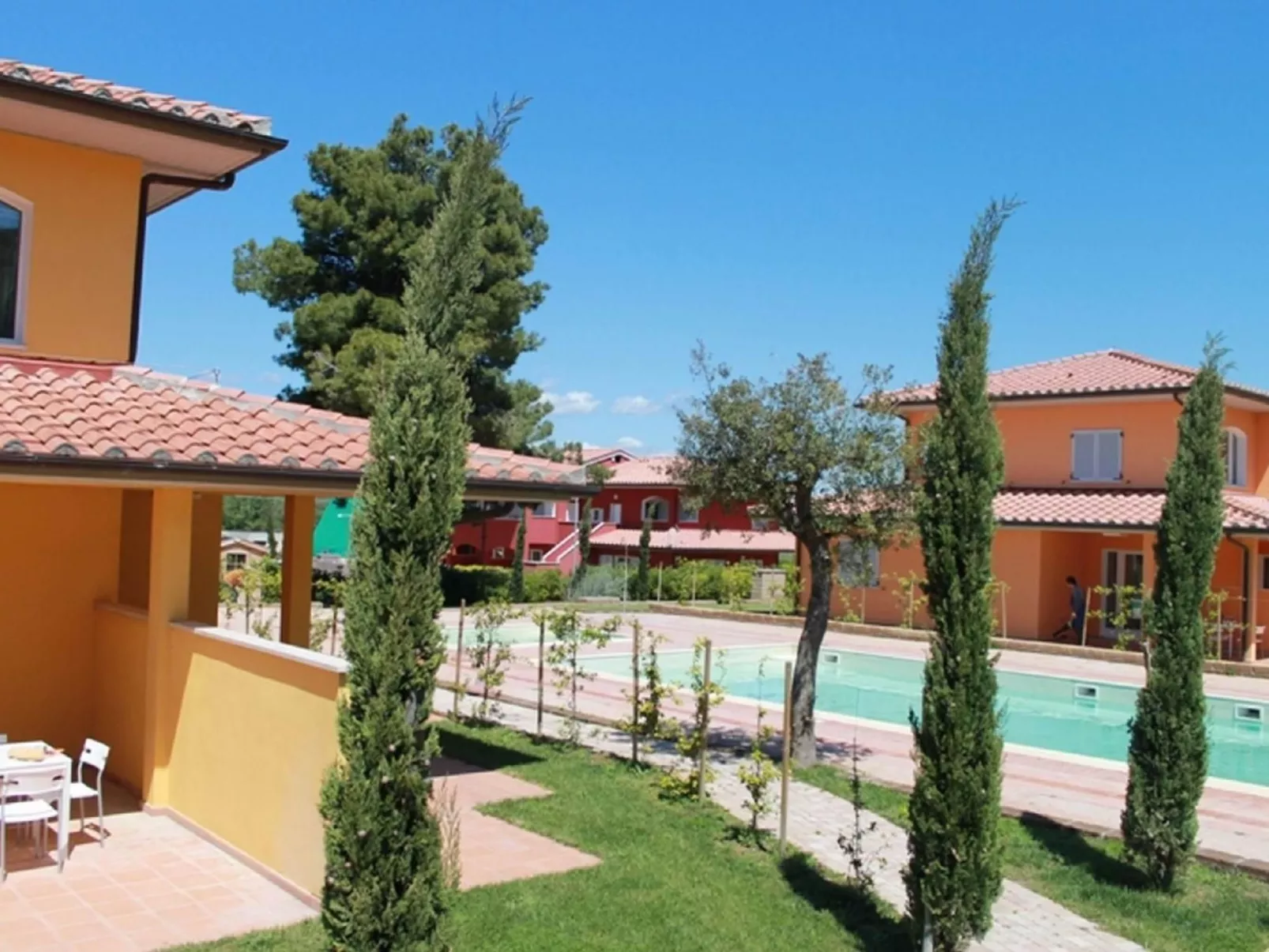 Unterkunft mit AC, Terrasse, in Residenz, Schwimmbad - Buiten