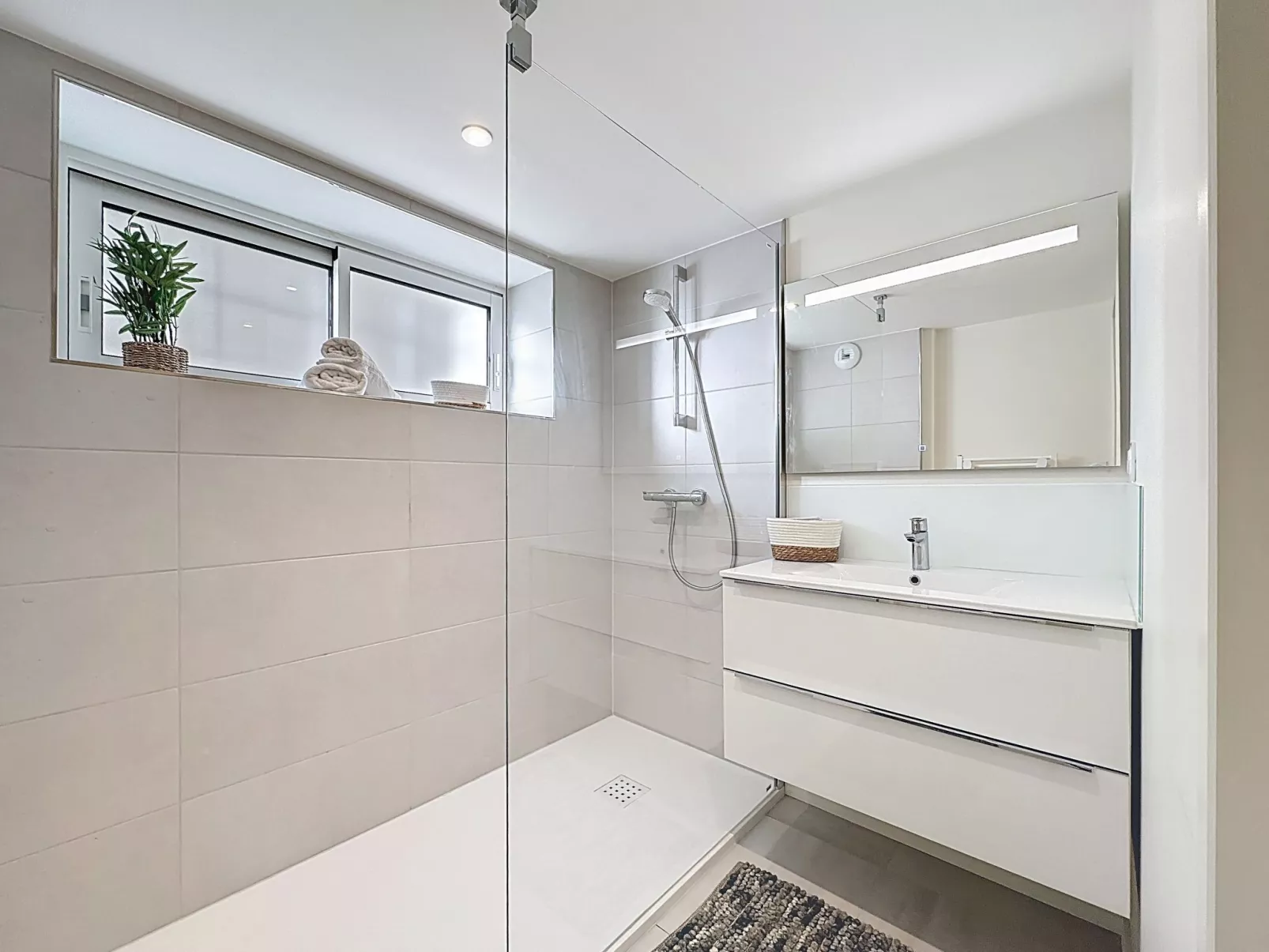 Le Vent d'Avril - Binnen