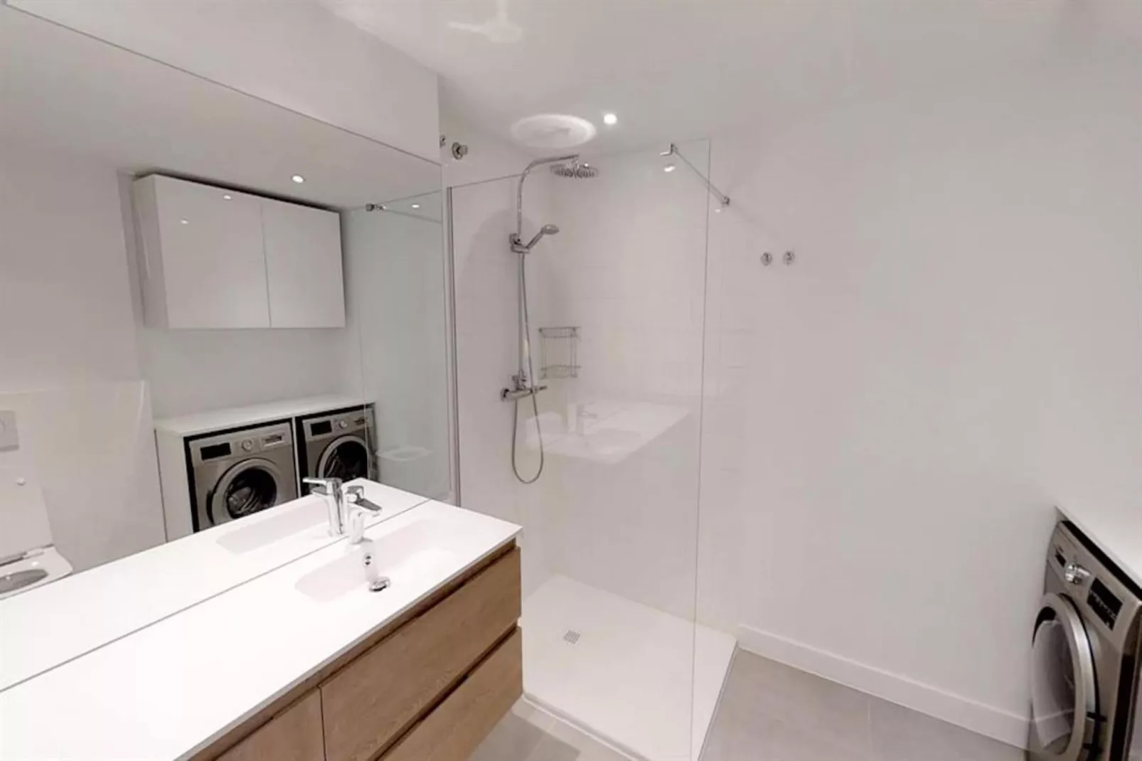 Modern Gated Apartment near Beach & Puerto Banus - Badkamer