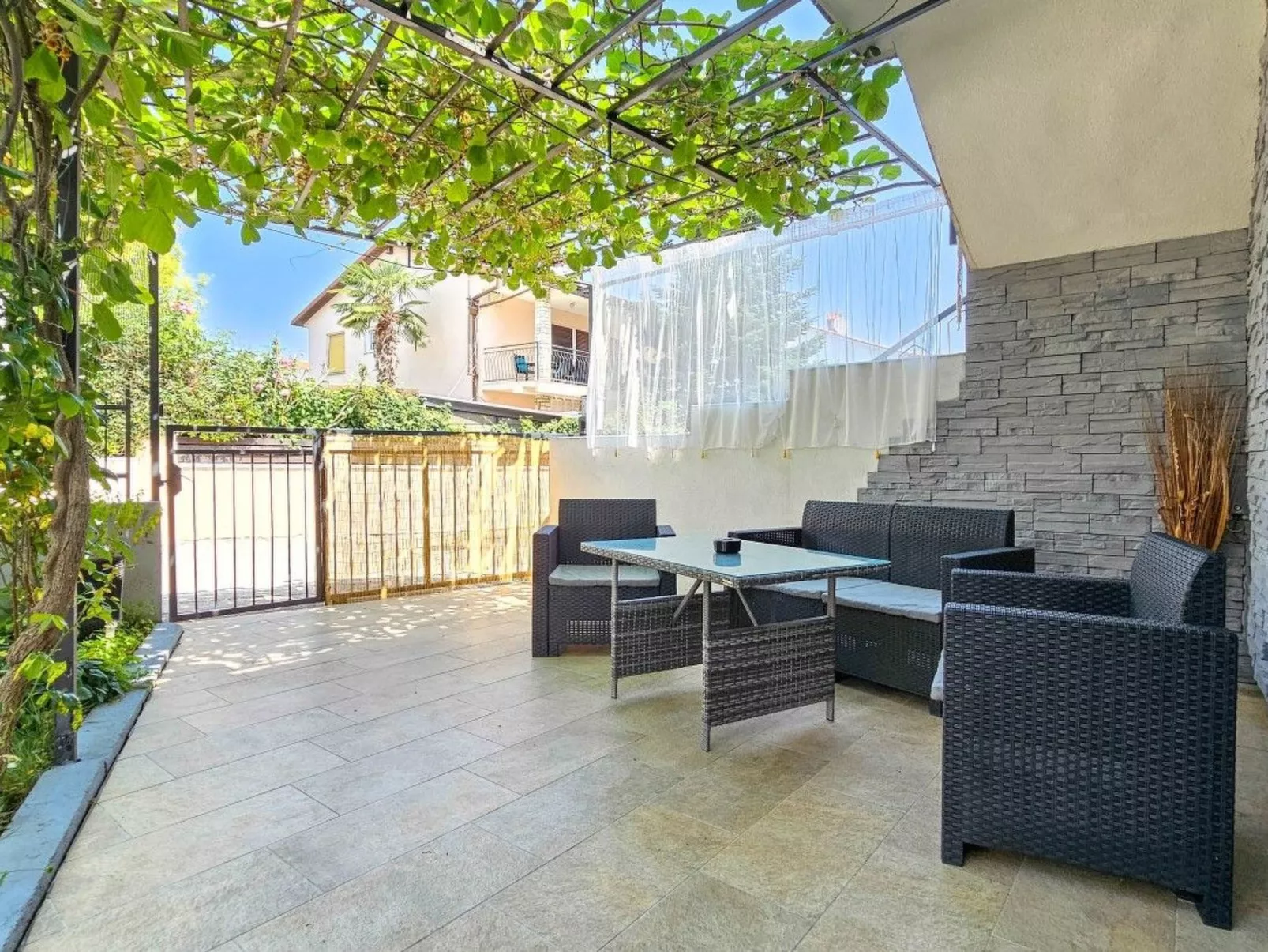 "Pintar 2" direkt am Strand - Binnen