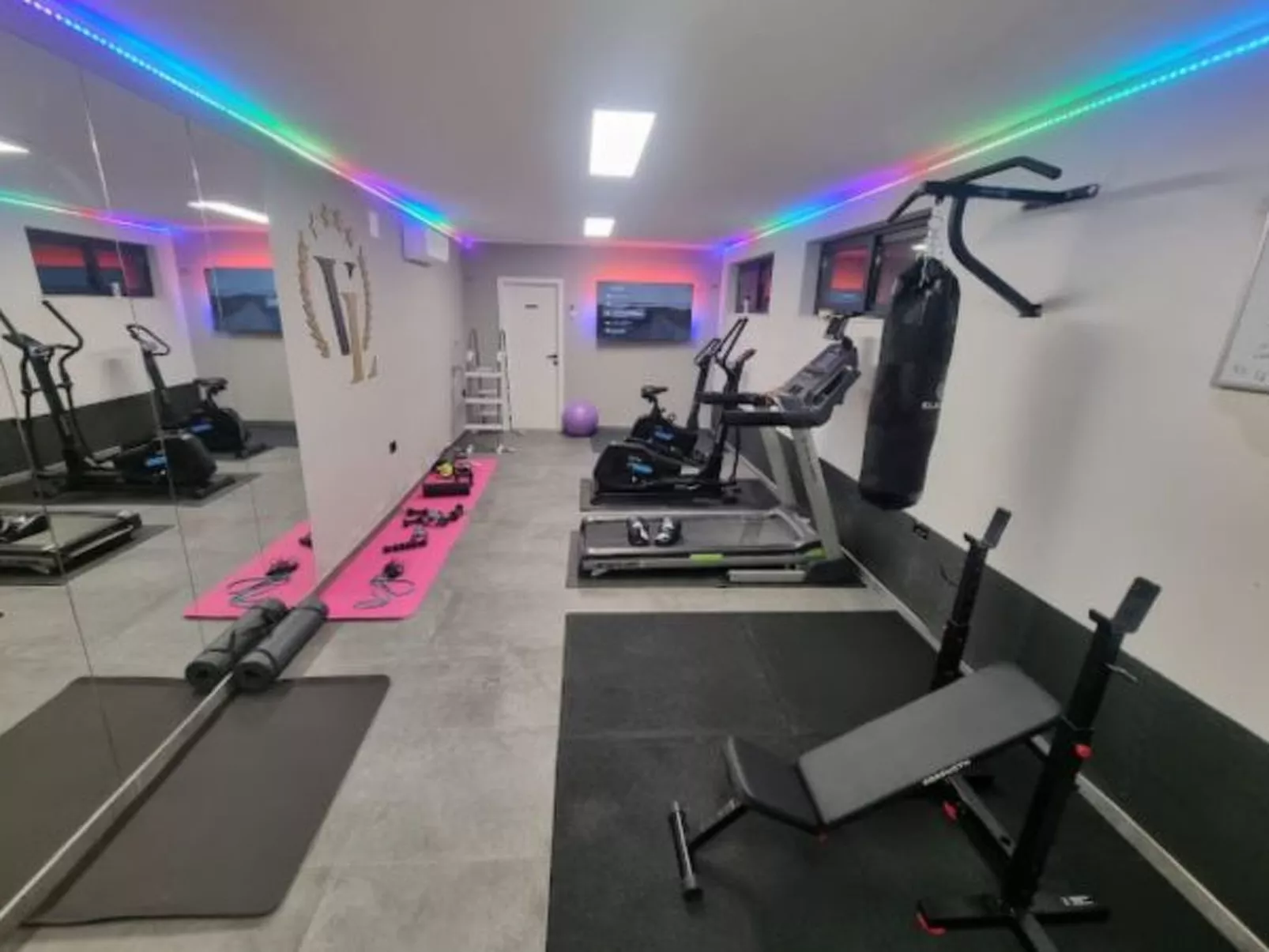 Beautiful villa Lara in Vrana with pool - Image-tags.info