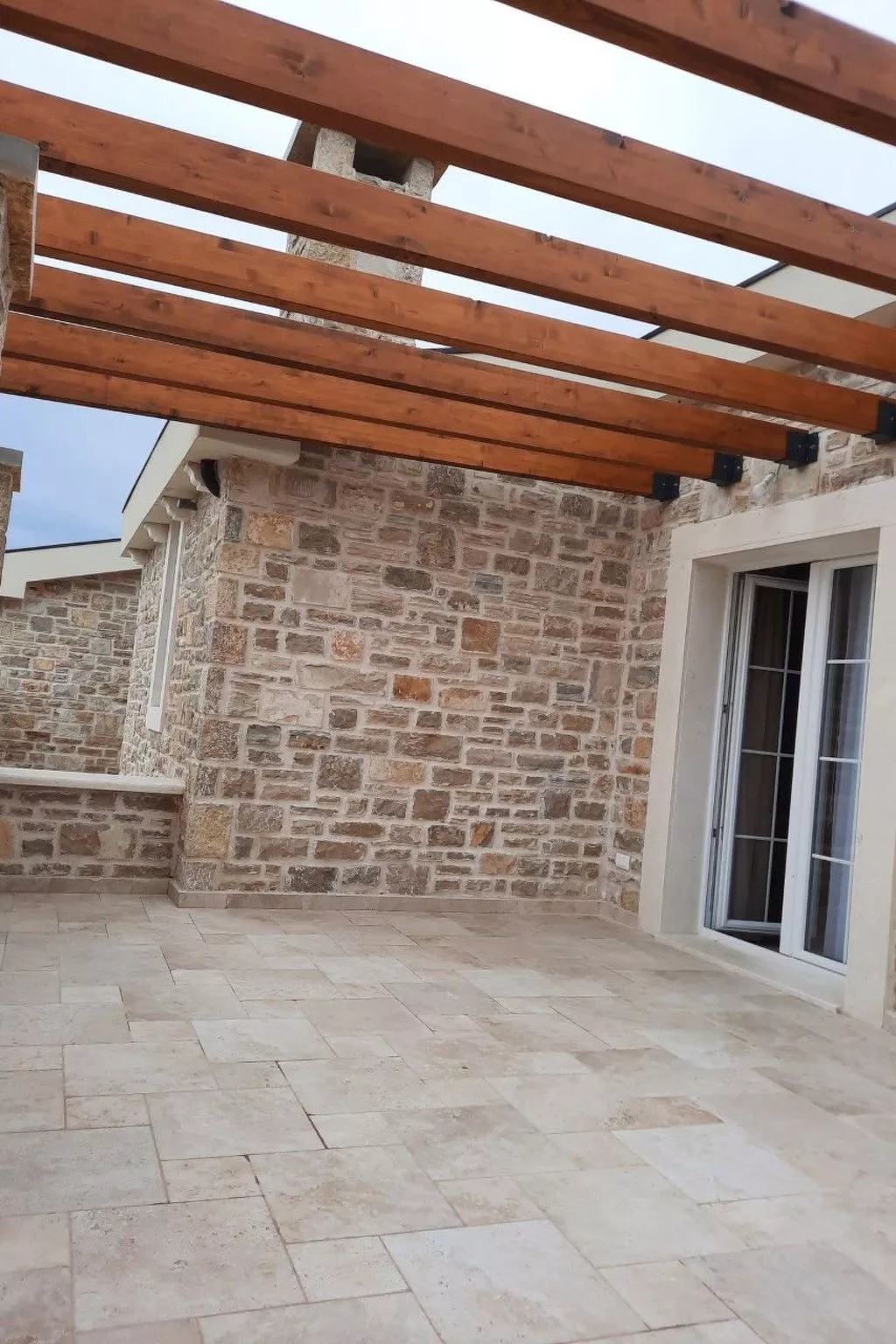 Zimmer "Graues Zimmer" mit privatem Balkon - Buiten