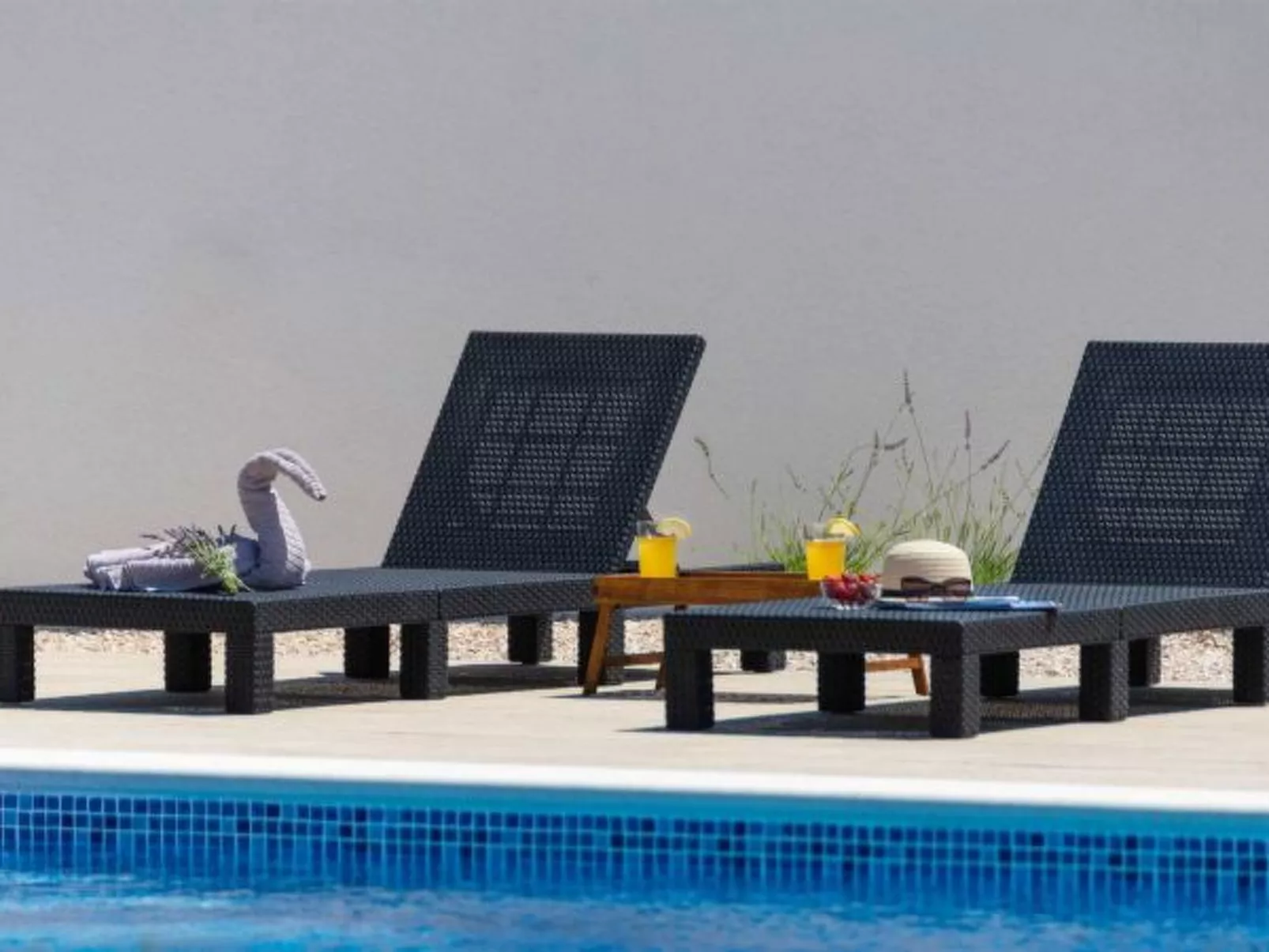 Villa First Hill with heated pool - Image-tags.info