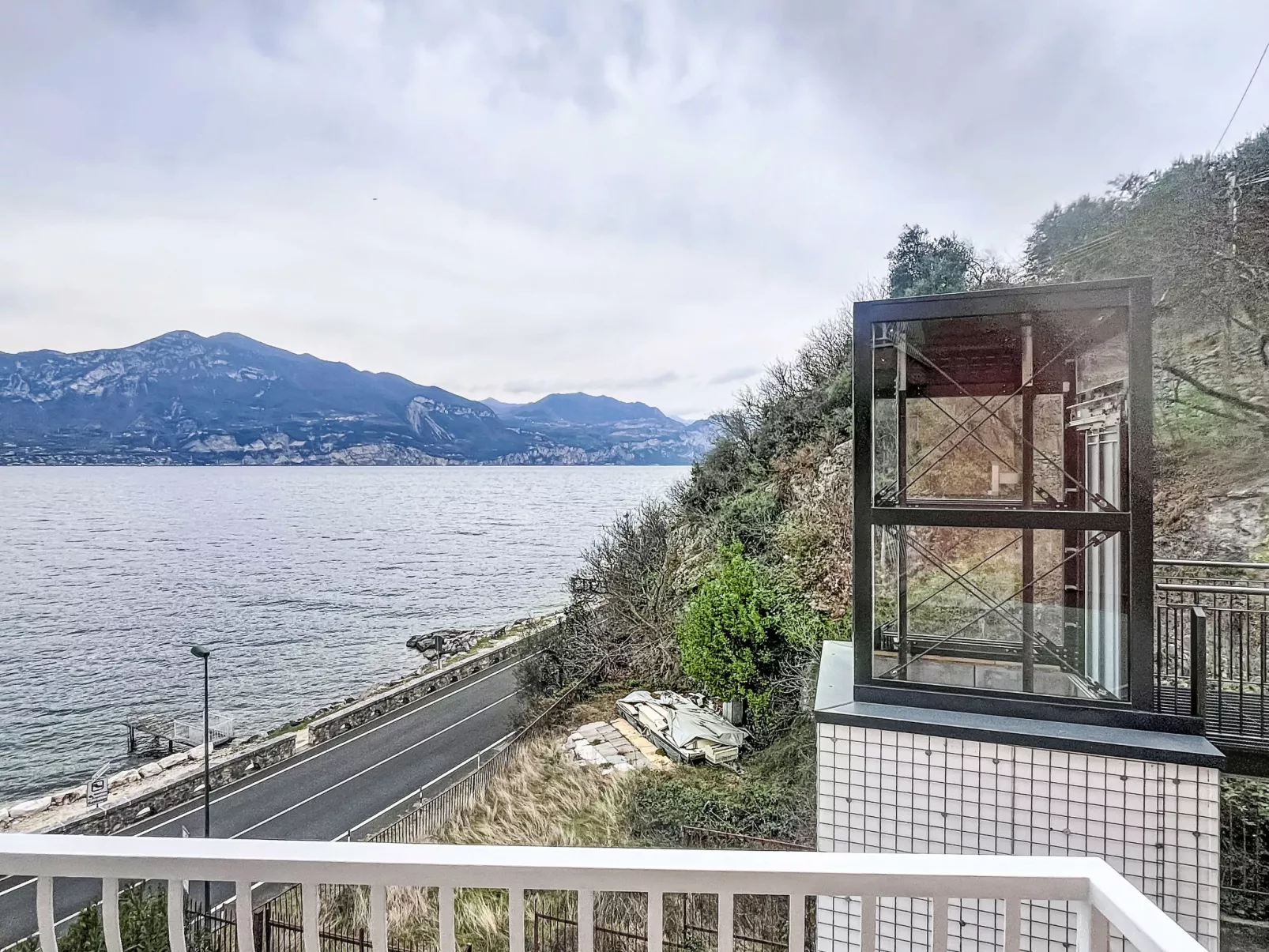 Sona's Lake Home - Buiten