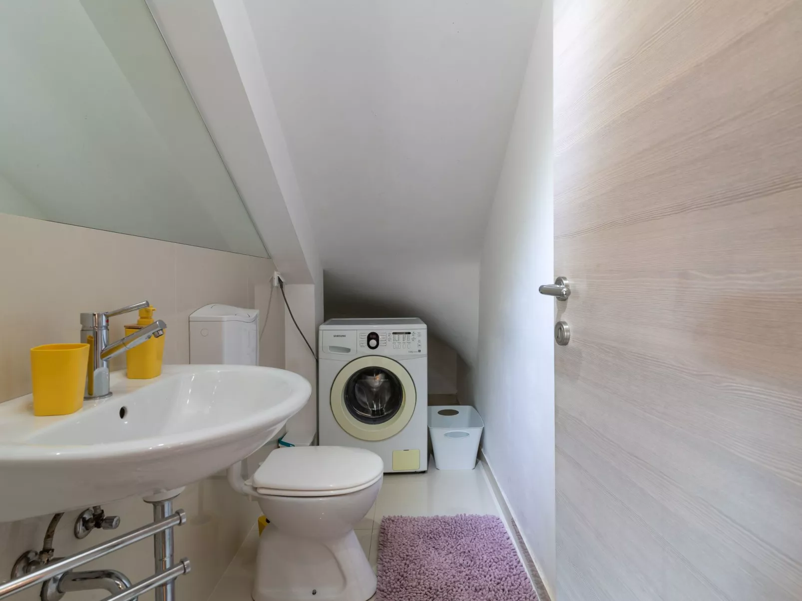 Modernes Apartment mit Gartennutzung, einer groß - Image-tags.info