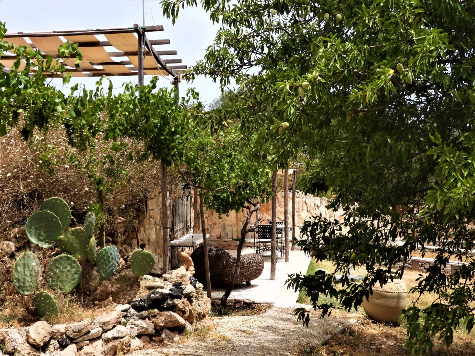 Giniusa' Studio mit Whirlpool-Badewanne - Buiten