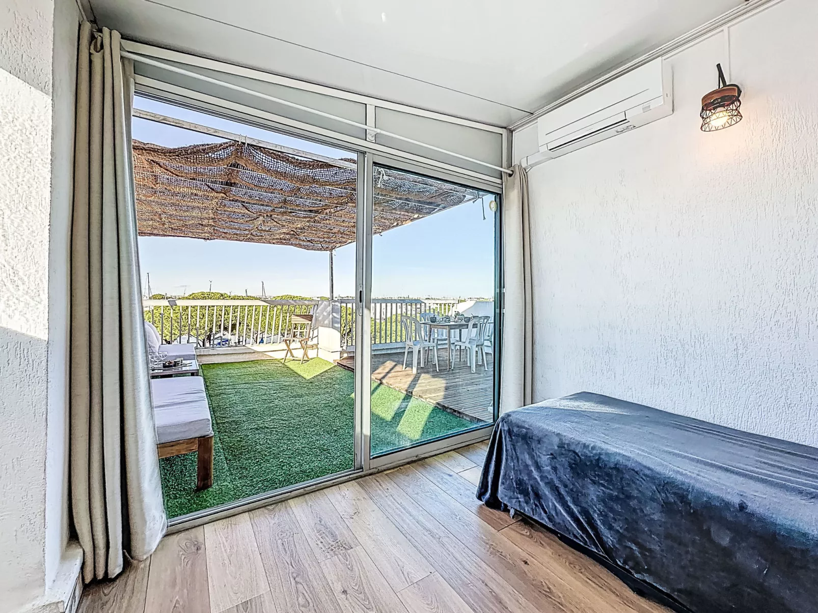 La Croisière - Binnen