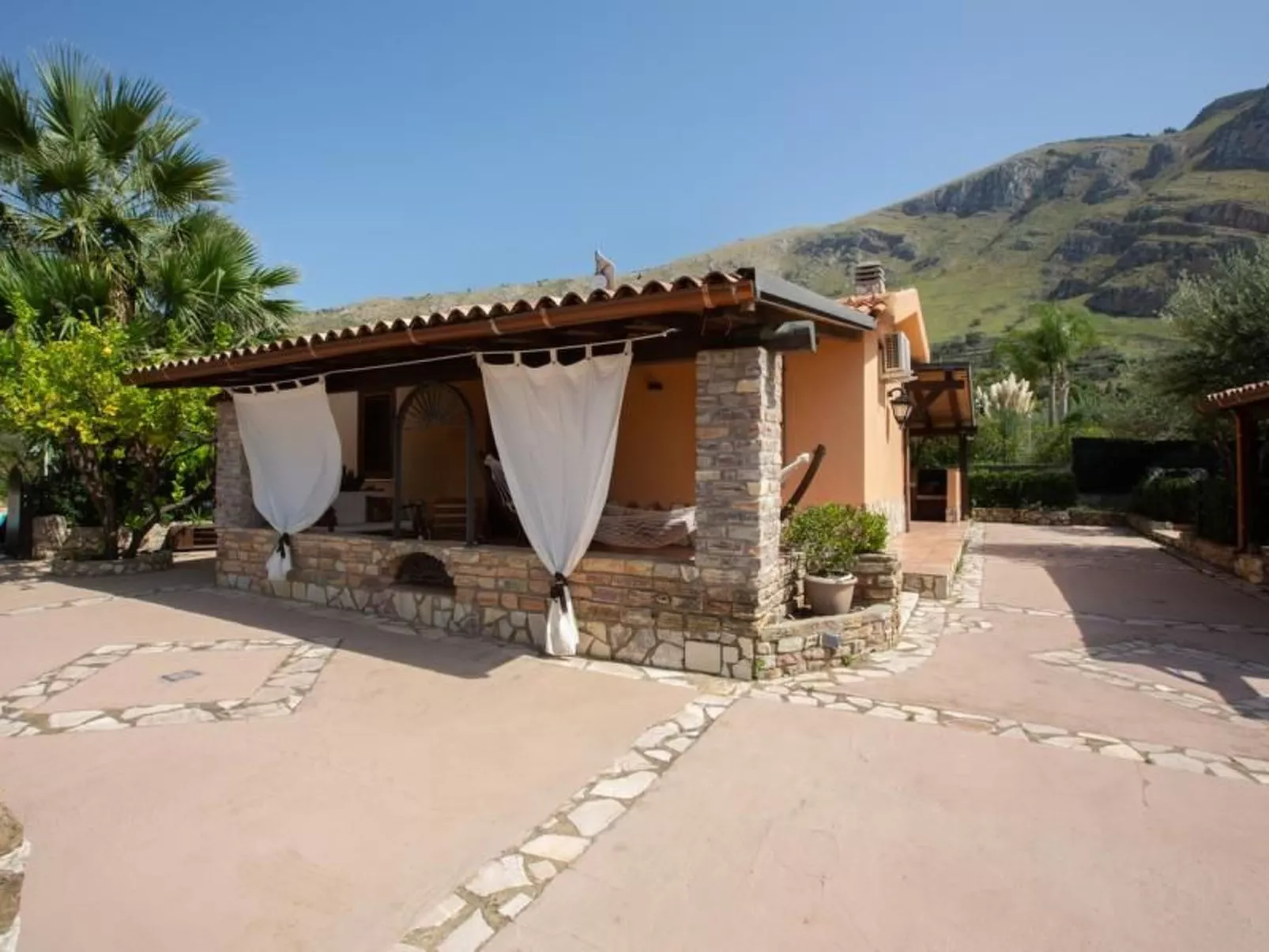 Ferienvilla mit privatem Pool für 7 Personen mit Garten - Buiten