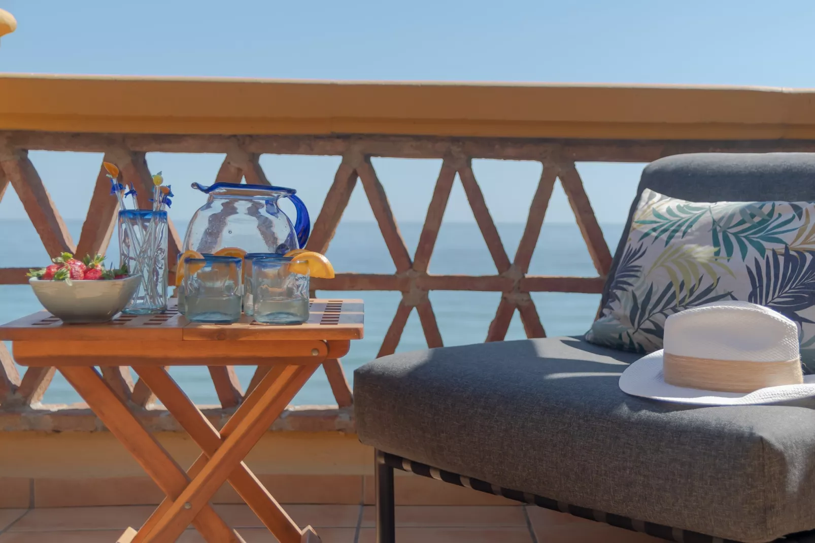 Superb Front Line Location, Sea View- Heated Pool - Terrasbalkon