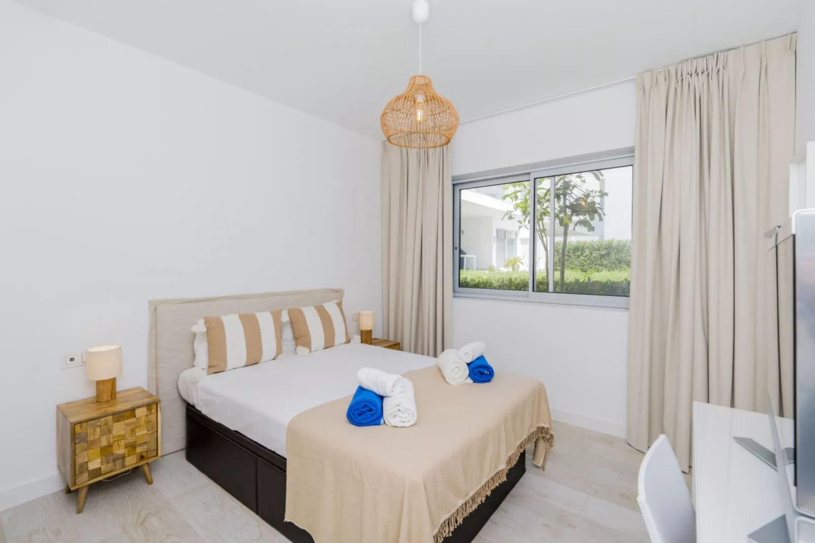 Stylish 3-Bed Apartment | Alcazaba Lagoon (1204) - Slaapkamer
