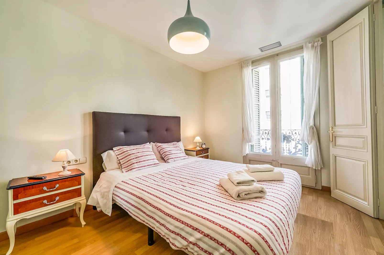 Rambla Paris Apartment - Slaapkamer