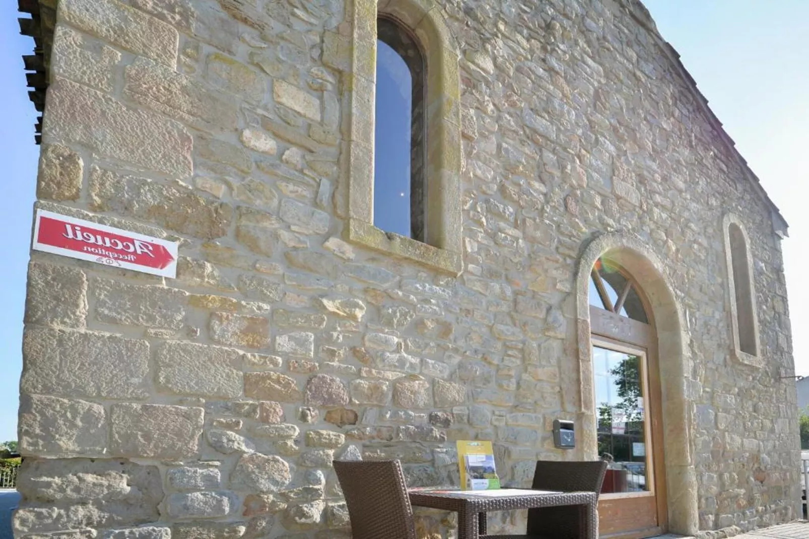 Résidence du Château de Jouarres - Azille // Apt Mezzanine 4 pers - Buitenkant zomer