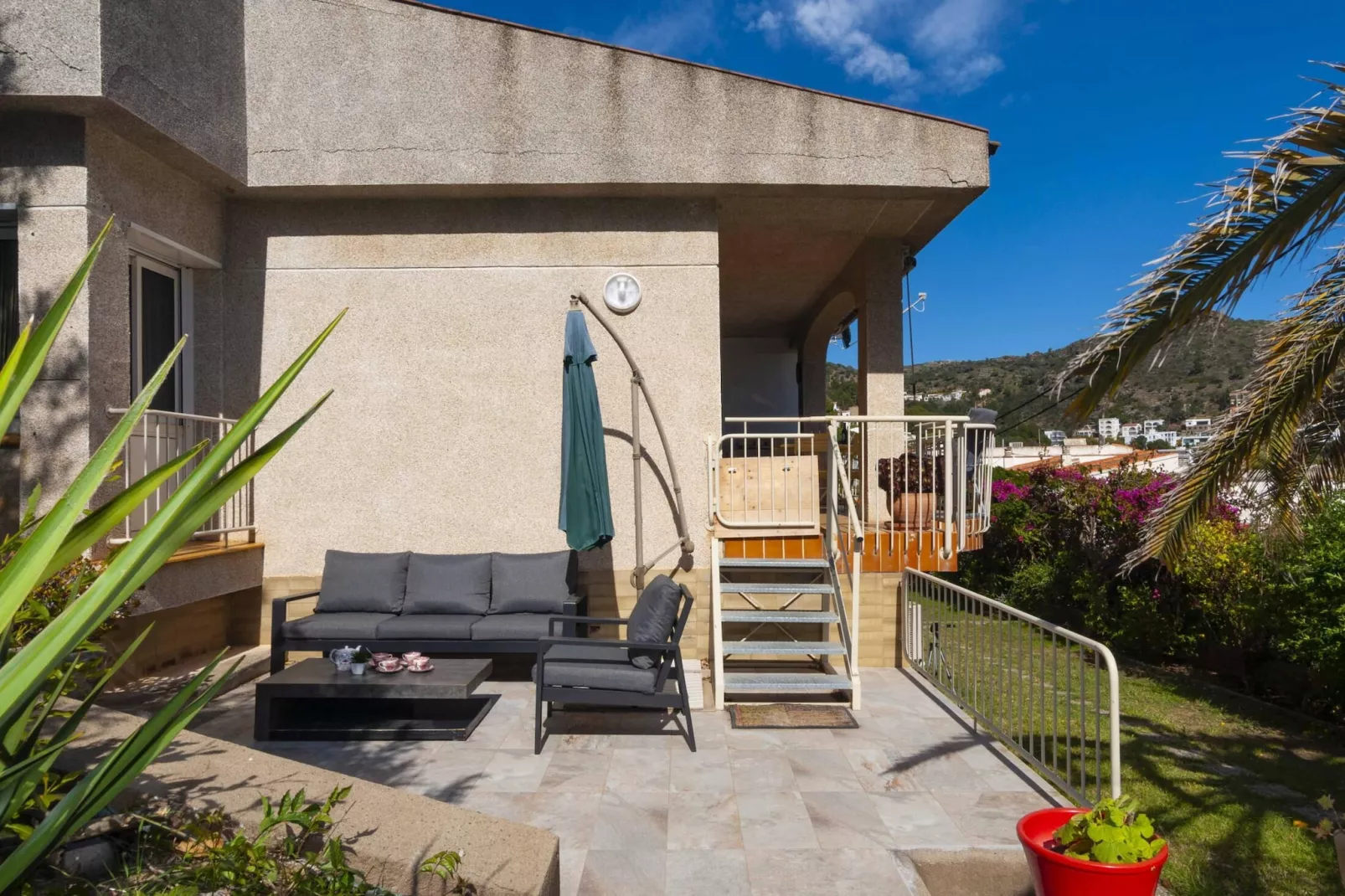 1233 VILA NEUS con piscina - Terrasbalkon