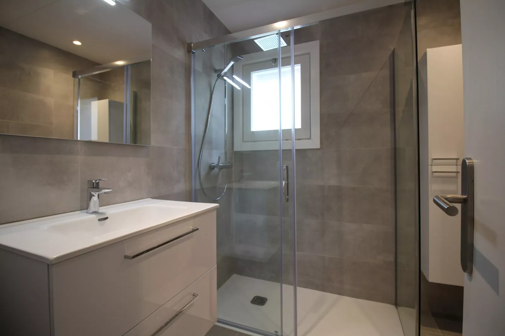 0024-BAHIA 67 C - Badkamer