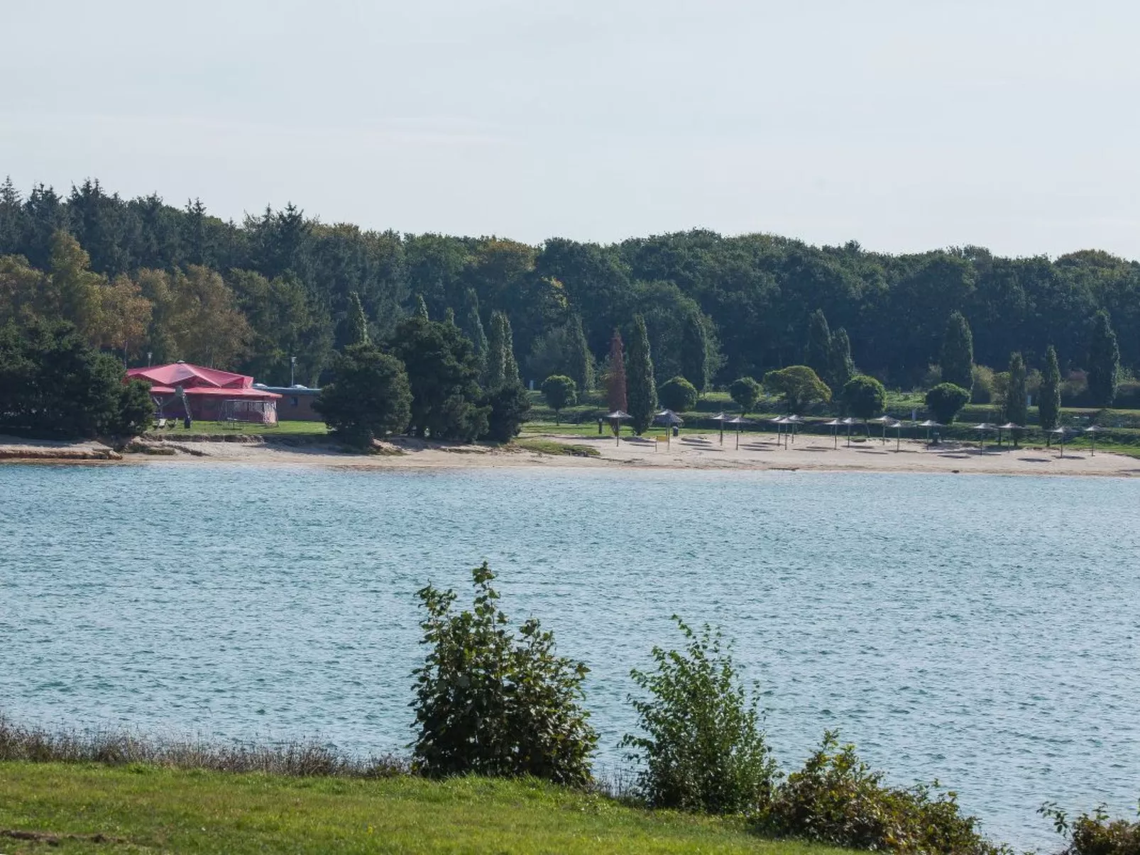 Mit atemberaubendem Blick auf den See - Buiten
