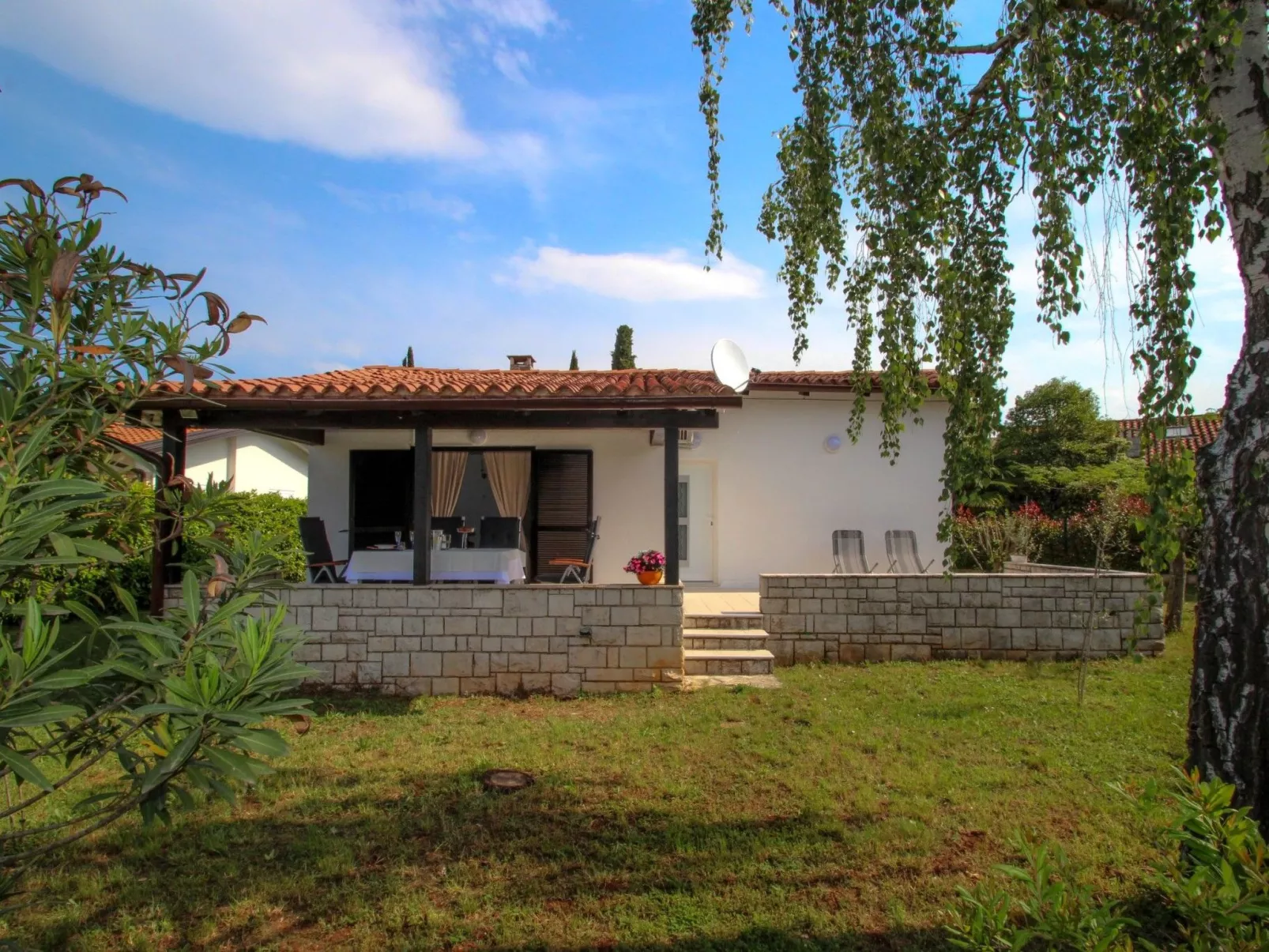 "Karpinjan" direkt am Strand - Buiten