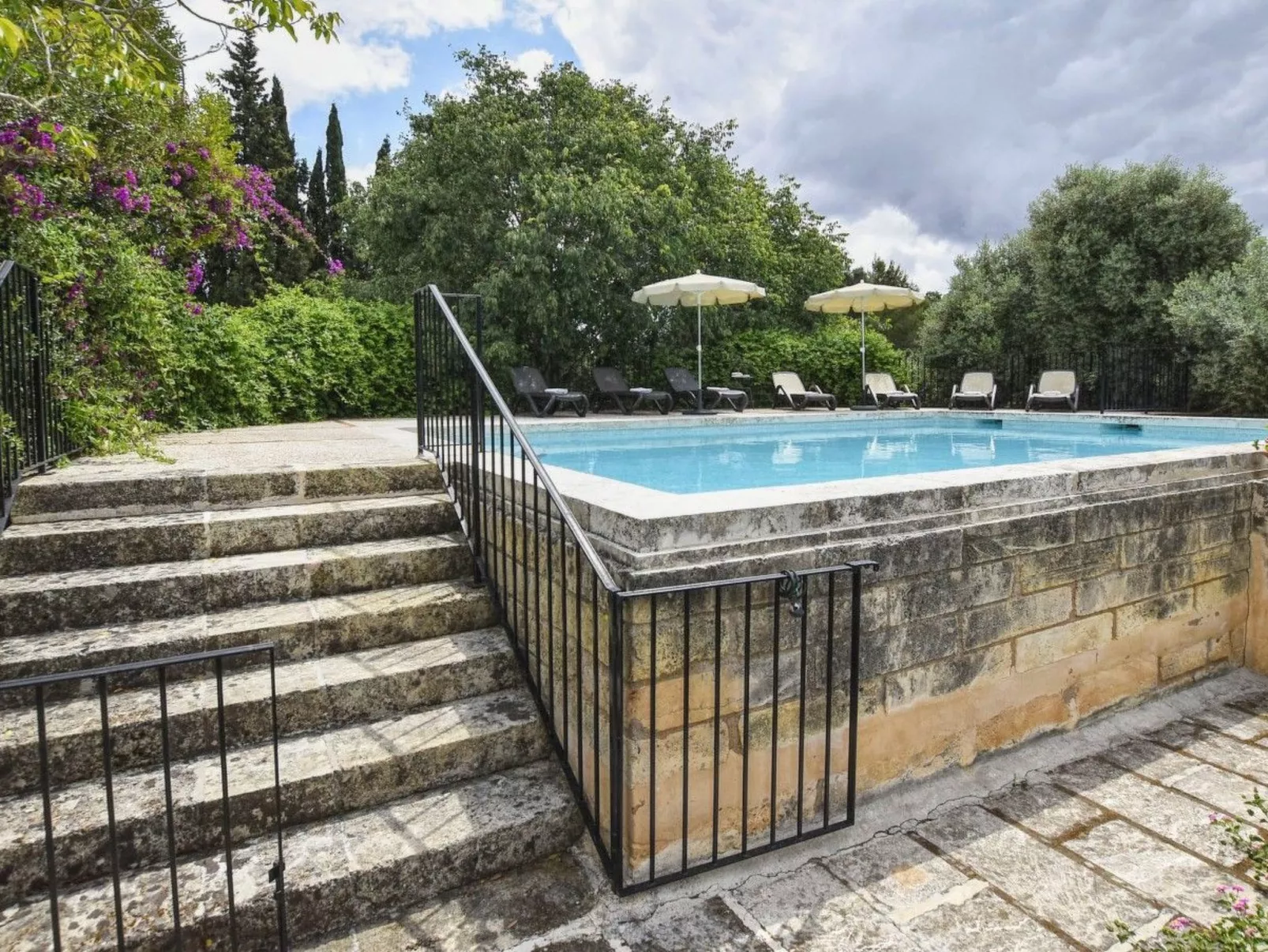 Ferienvilla mit privatem Pool - Buiten