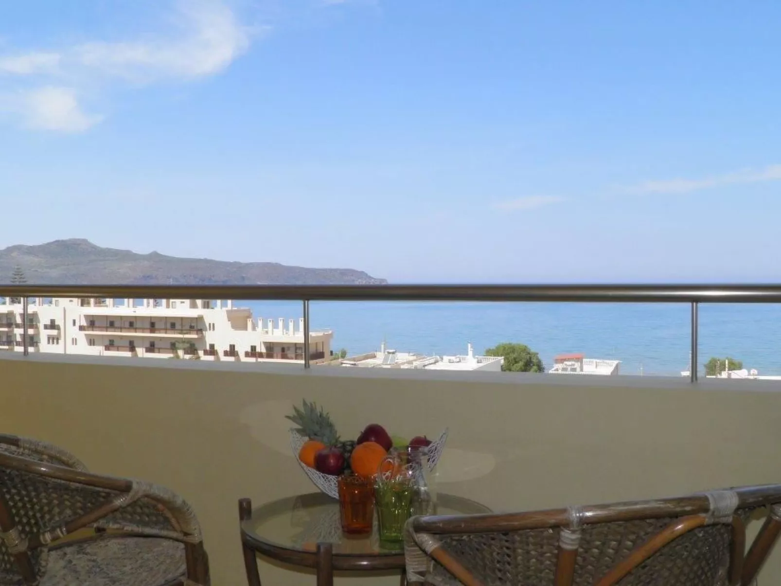 Sehr geräumiges Apartment mit eigenem Pool und Whirlpool - Buiten