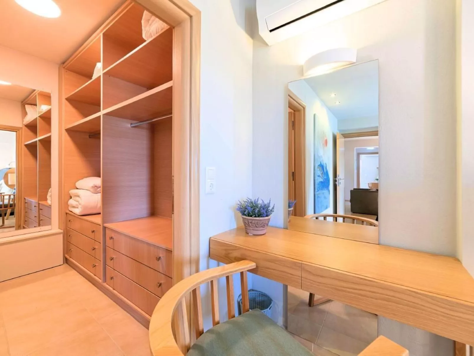 "Acrothea Villa Beheizter Pool" - Binnen